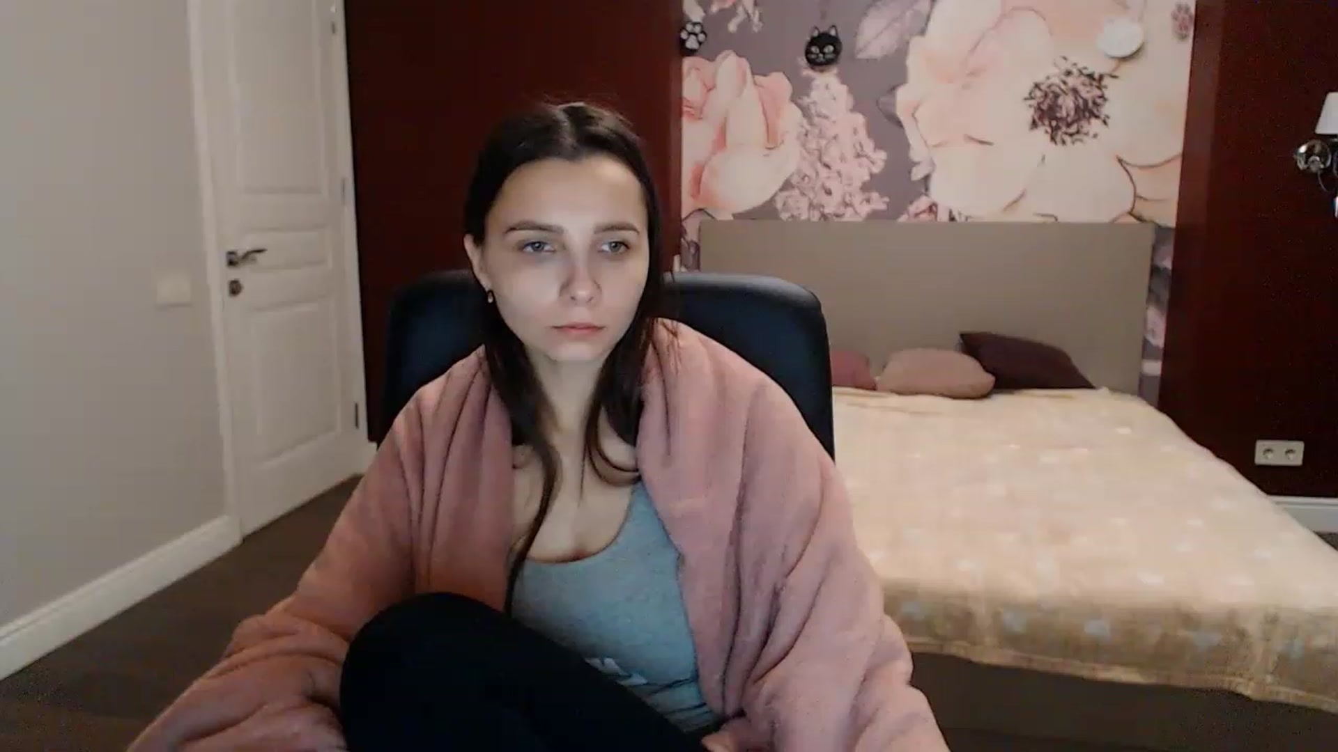 Gallery image thumbnail from Karina_Mils's myfreecams stream on, 01/12/2023, 10:41 image 7 of 20