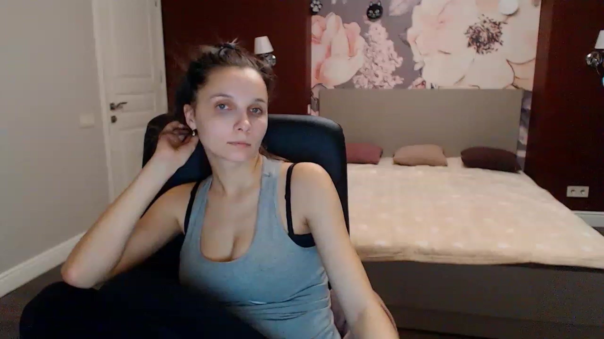 Gallery image thumbnail from Karina_Mils's myfreecams stream on, 01/13/2023, 08:31 image 18 of 20