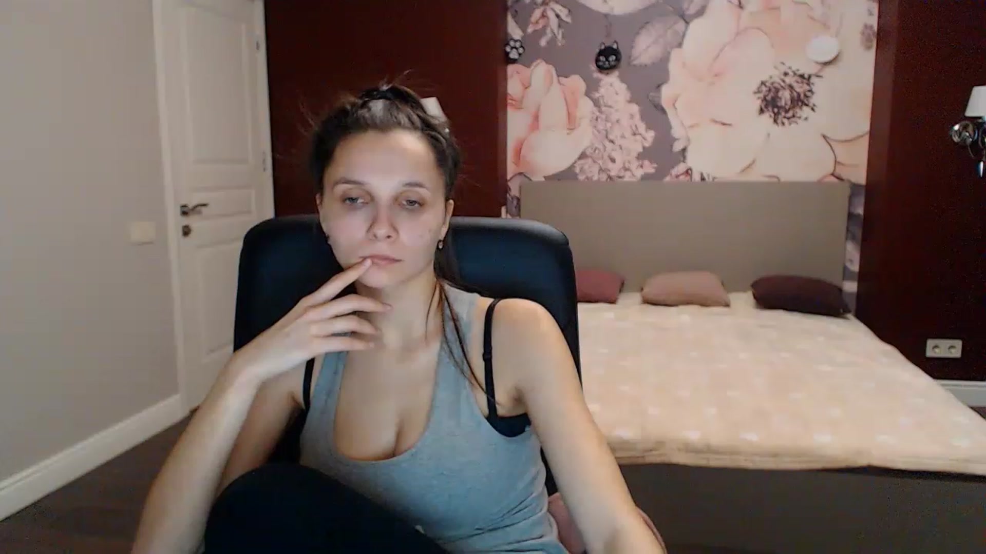 Gallery image thumbnail from Karina_Mils's myfreecams stream on, 01/13/2023, 08:31 image 9 of 20