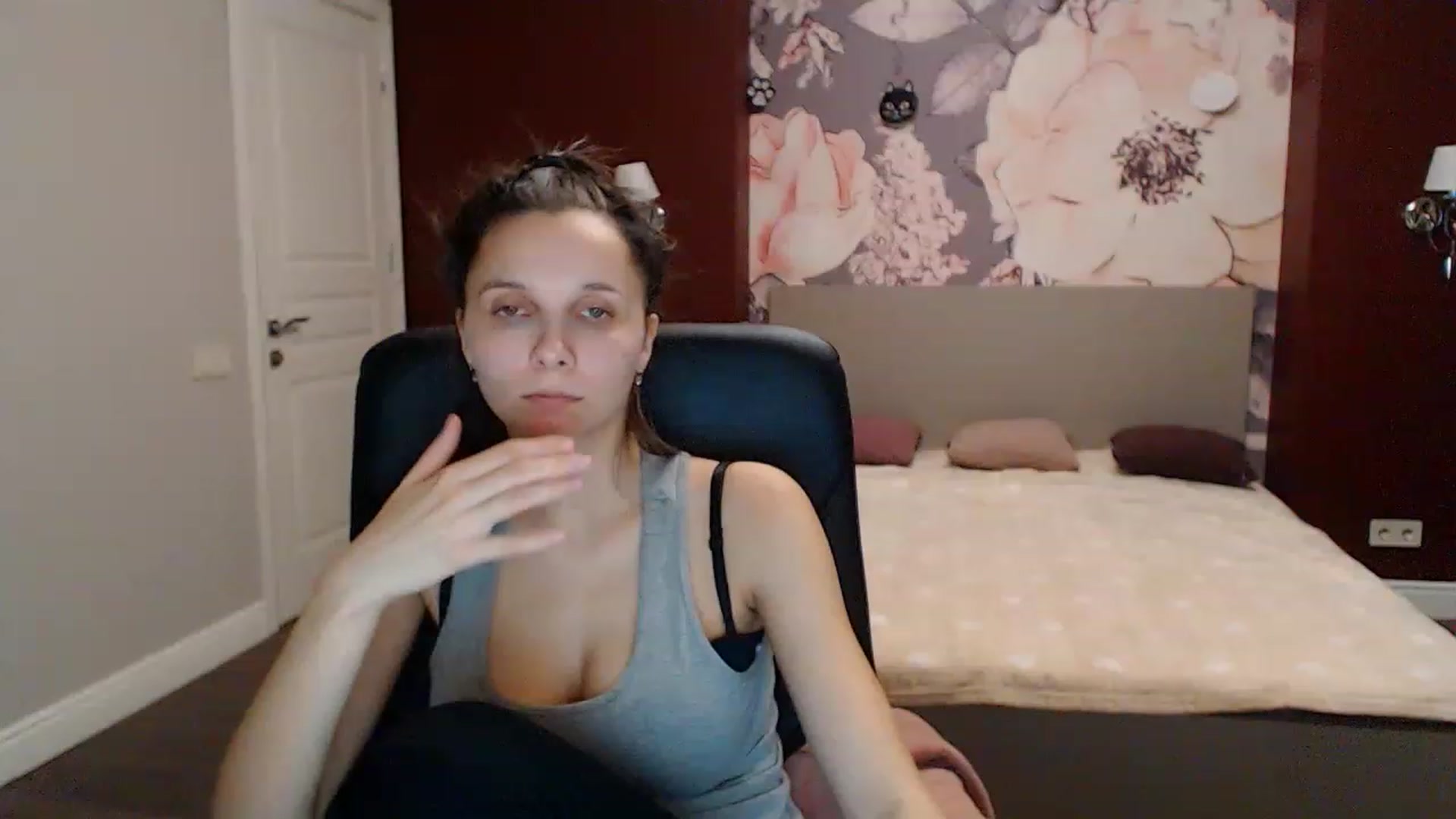 Gallery image thumbnail from Karina_Mils's myfreecams stream on, 01/13/2023, 08:31 image 15 of 20