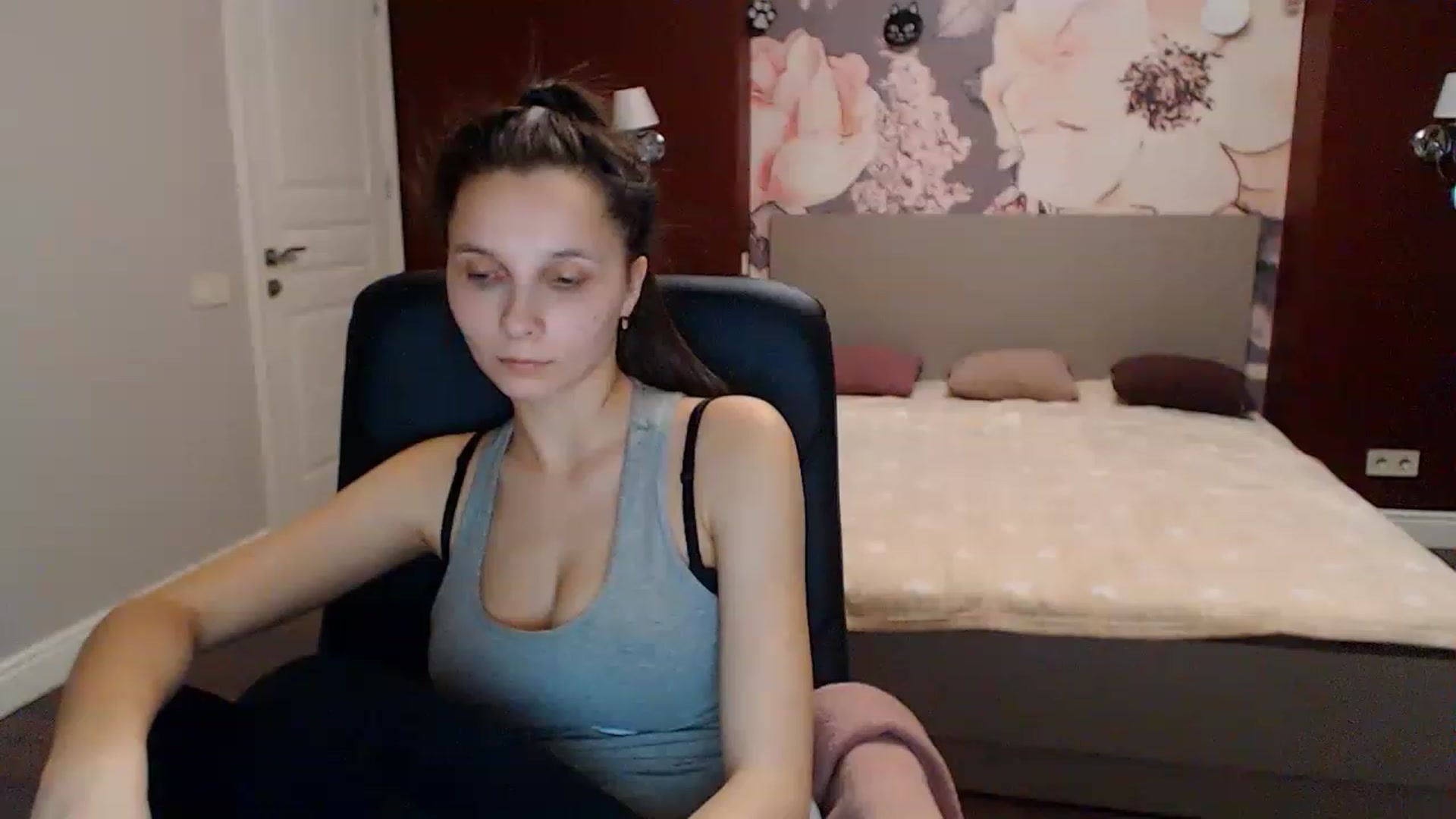 Gallery image thumbnail from Karina_Mils's myfreecams stream on, 01/13/2023, 08:31 image 19 of 20