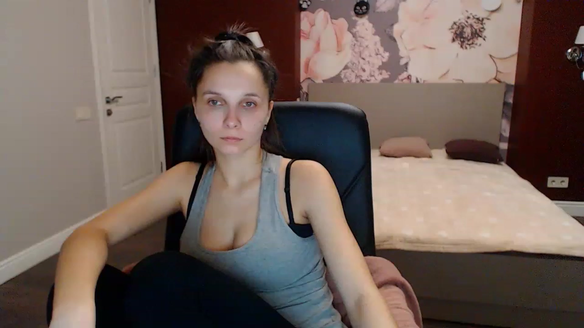Gallery image thumbnail from Karina_Mils's myfreecams stream on, 01/13/2023, 08:31 image 2 of 20