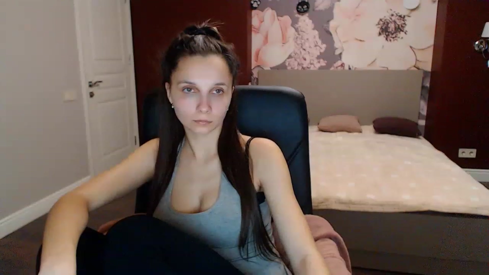 Gallery image thumbnail from Karina_Mils's myfreecams stream on, 01/13/2023, 08:31 image 4 of 20