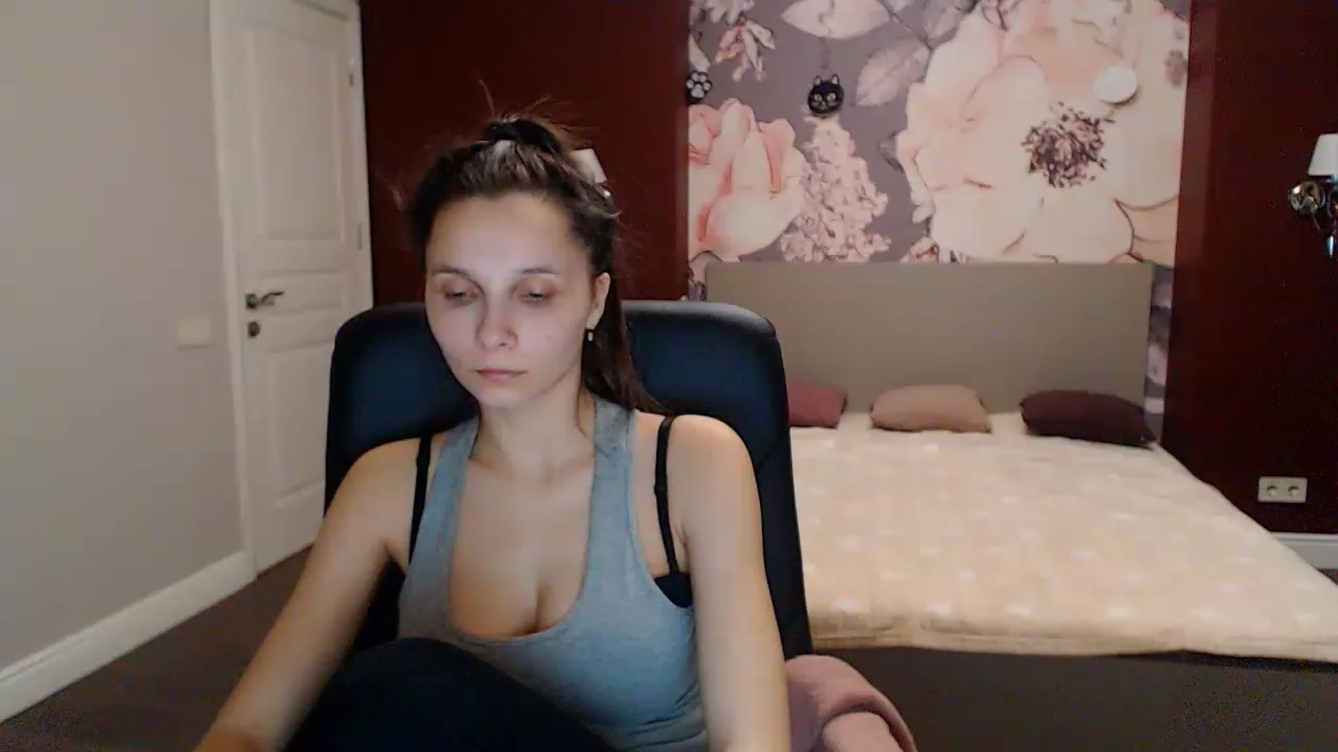 Gallery image thumbnail from Karina_Mils's myfreecams stream on, 01/13/2023, 08:31 image 14 of 20