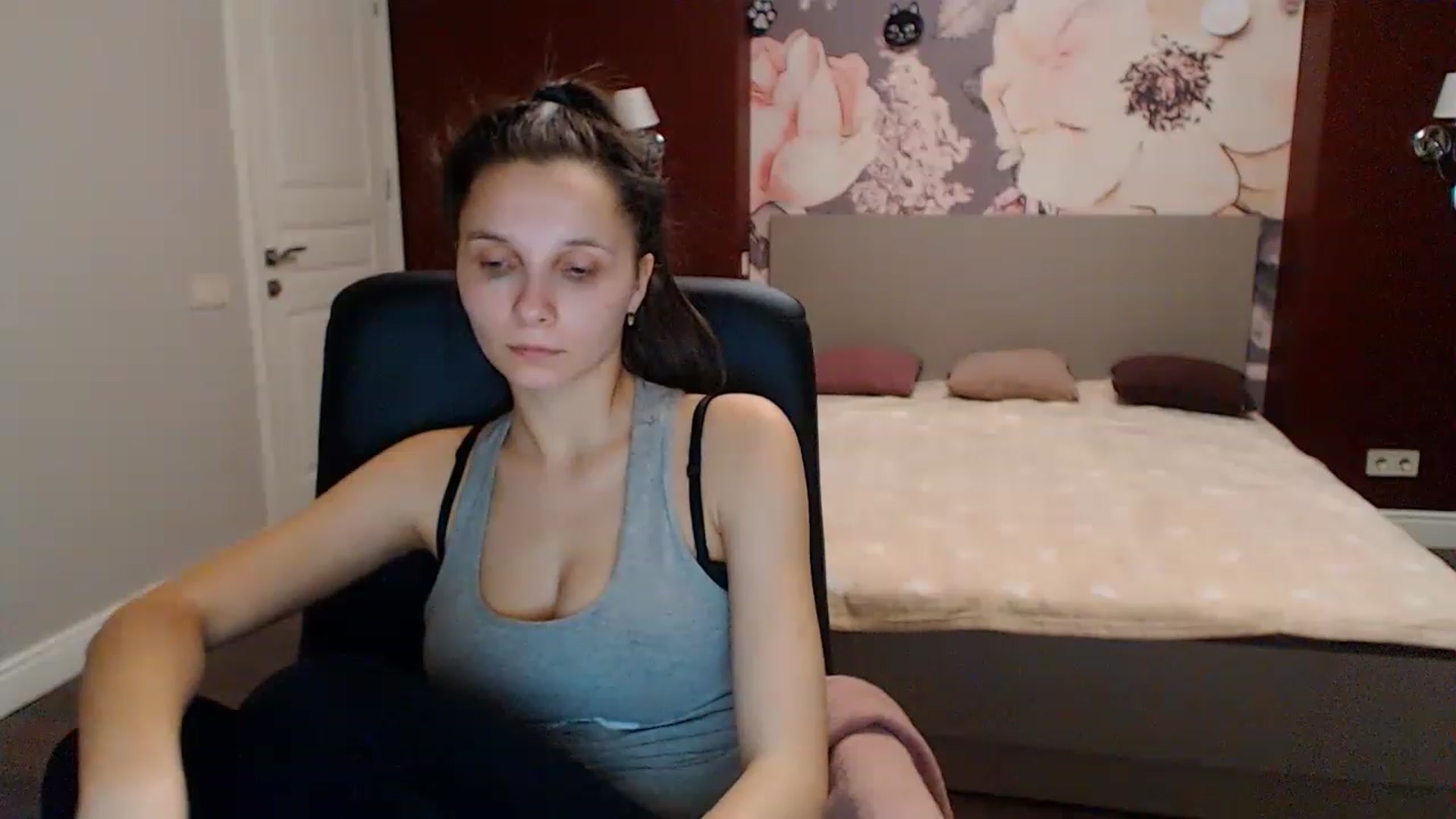 Gallery image thumbnail from Karina_Mils's myfreecams stream on, 01/13/2023, 08:31 image 17 of 20