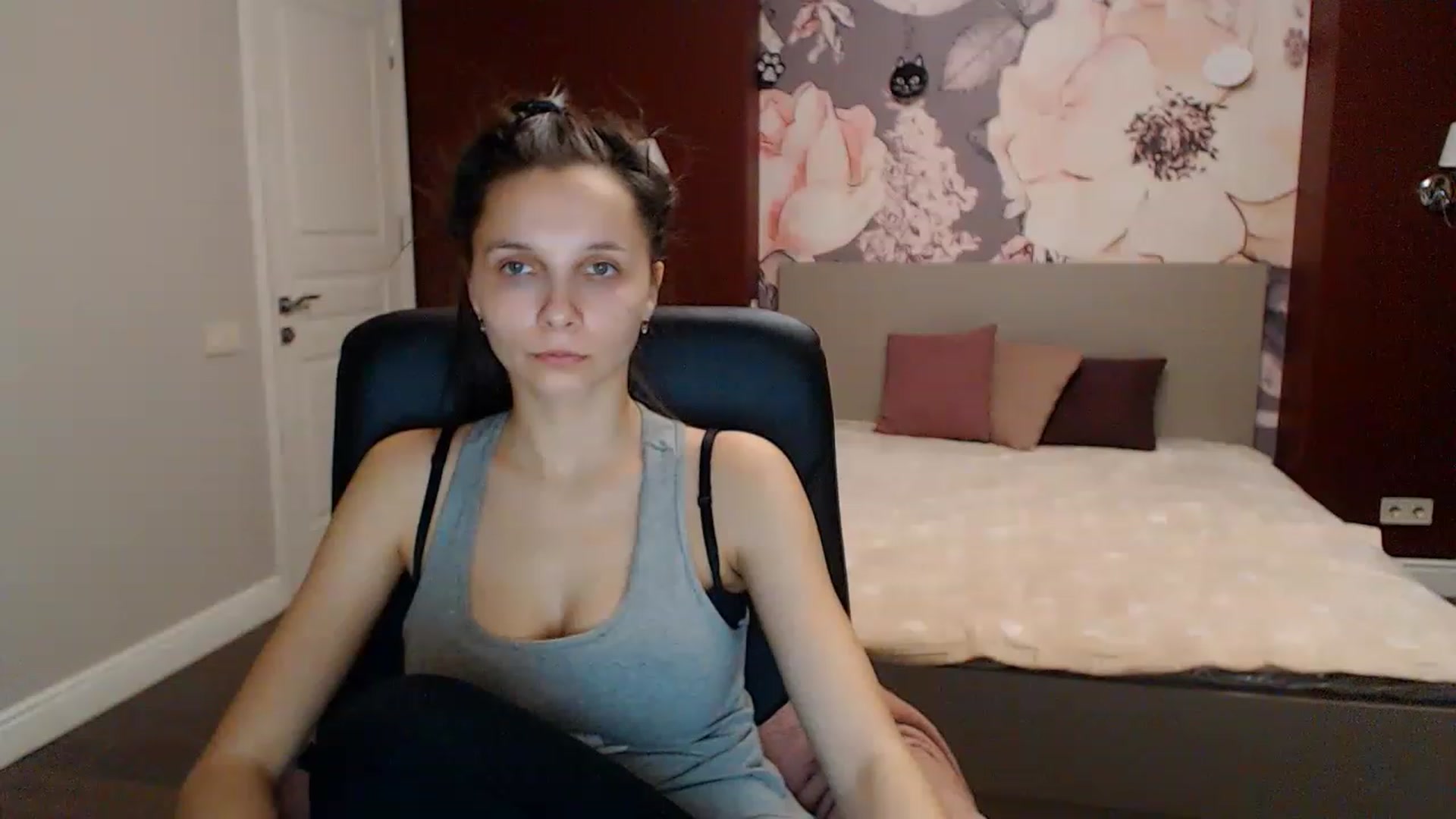 Gallery image thumbnail from Karina_Mils's myfreecams stream on, 01/13/2023, 15:22 image 6 of 20