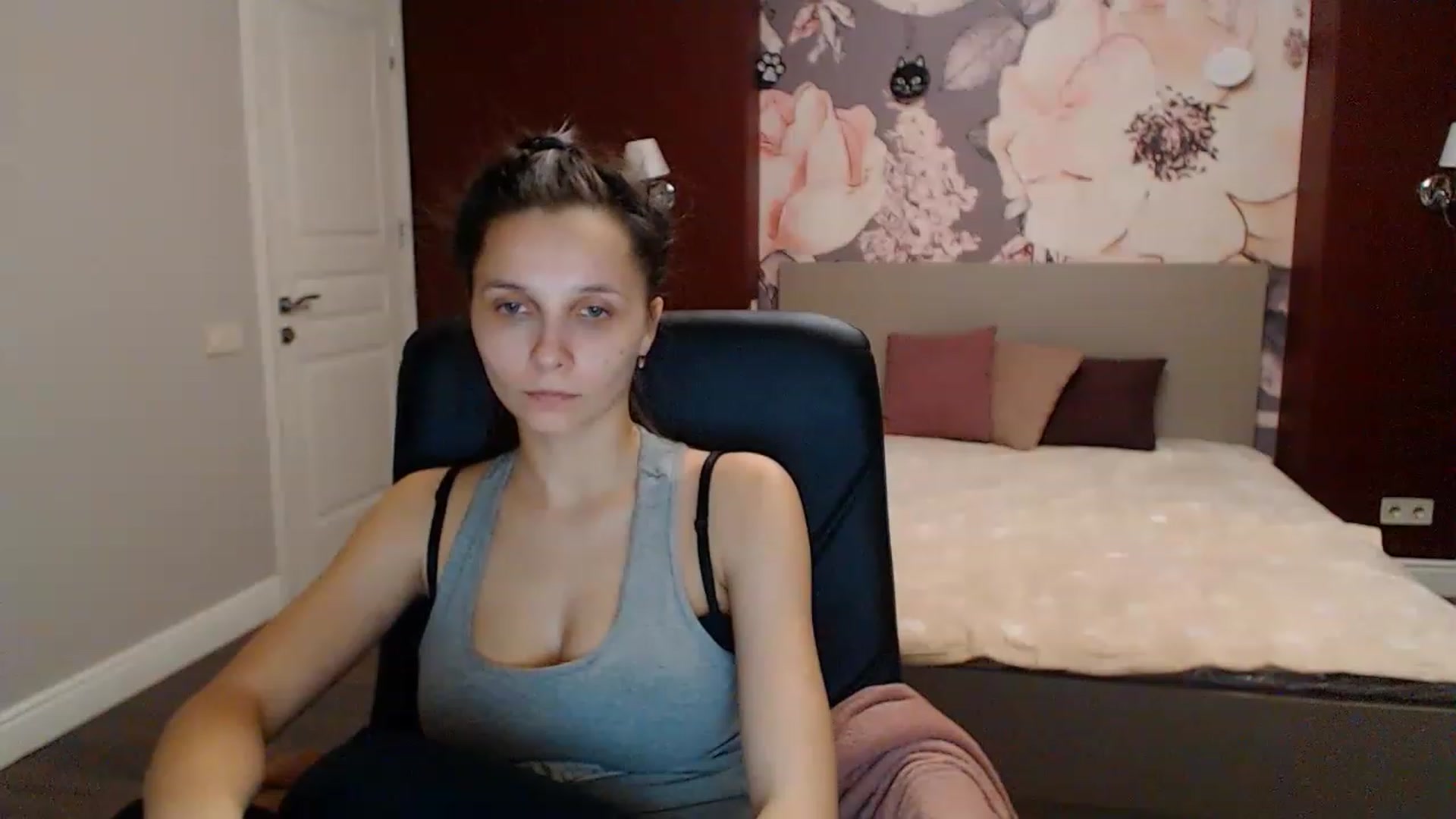 Gallery image thumbnail from Karina_Mils's myfreecams stream on, 01/13/2023, 15:22 image 13 of 20