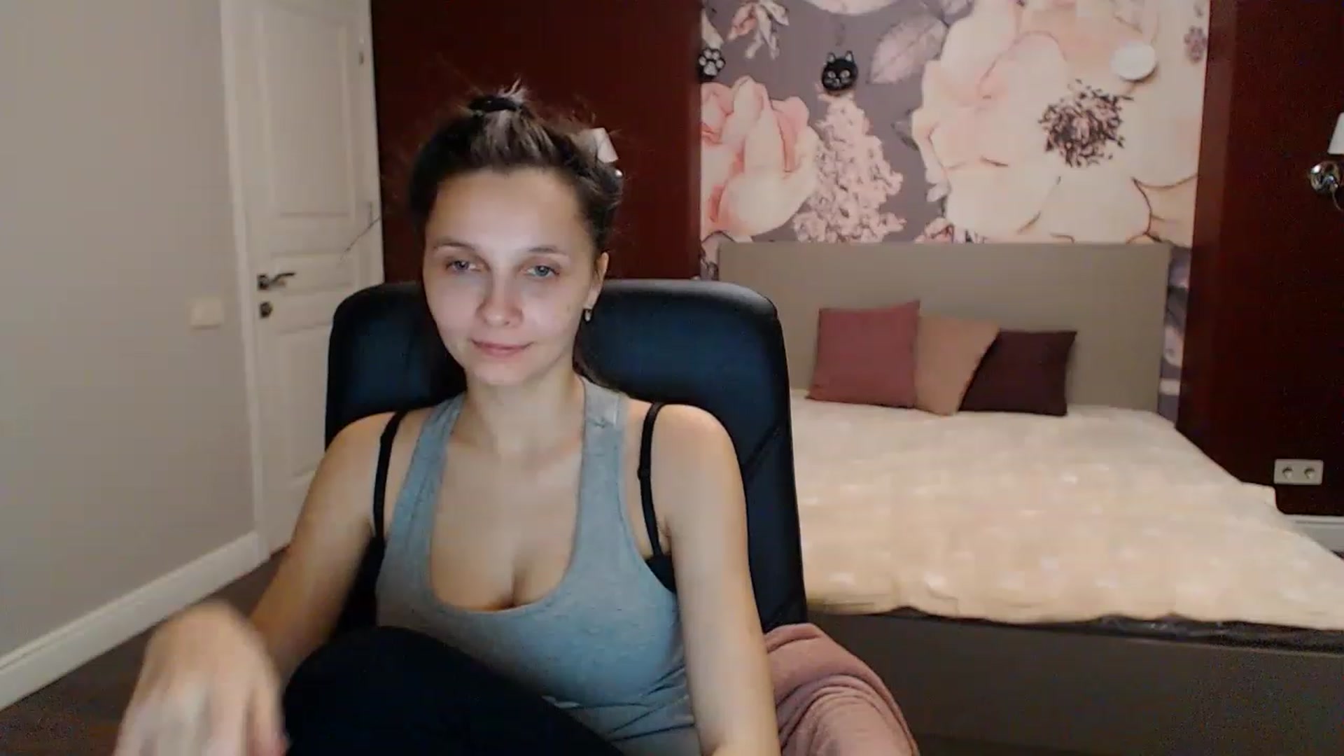 Gallery image thumbnail from Karina_Mils's myfreecams stream on, 01/13/2023, 15:22 image 9 of 20