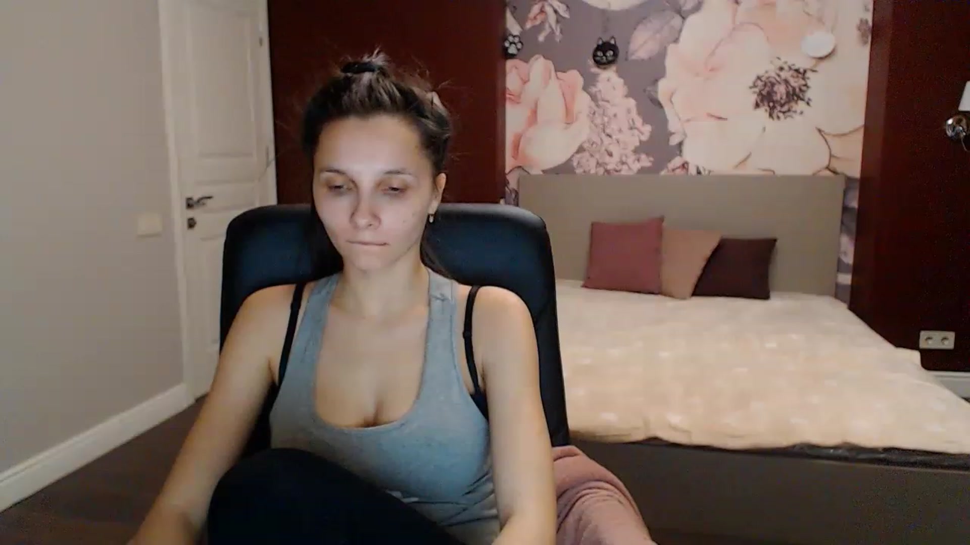 Gallery image thumbnail from Karina_Mils's myfreecams stream on, 01/13/2023, 15:22 image 5 of 20