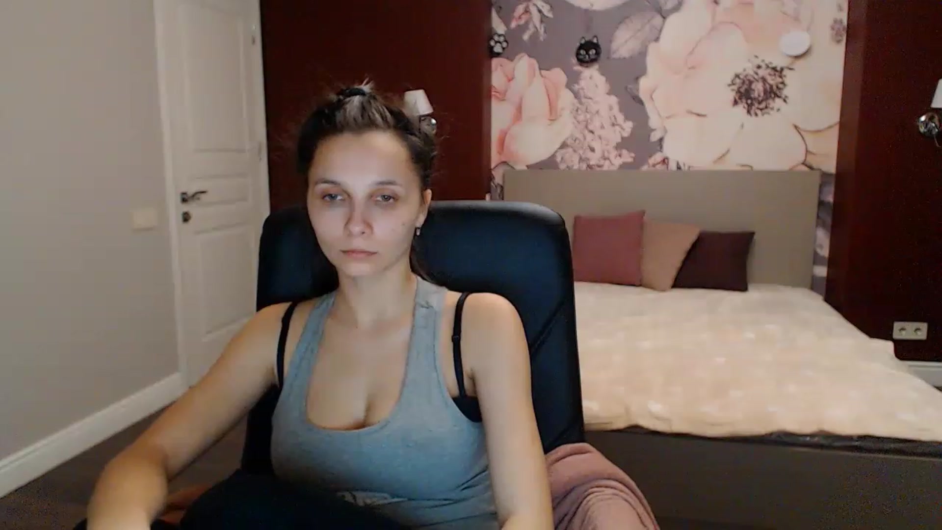 Gallery image thumbnail from Karina_Mils's myfreecams stream on, 01/13/2023, 15:22 image 14 of 20