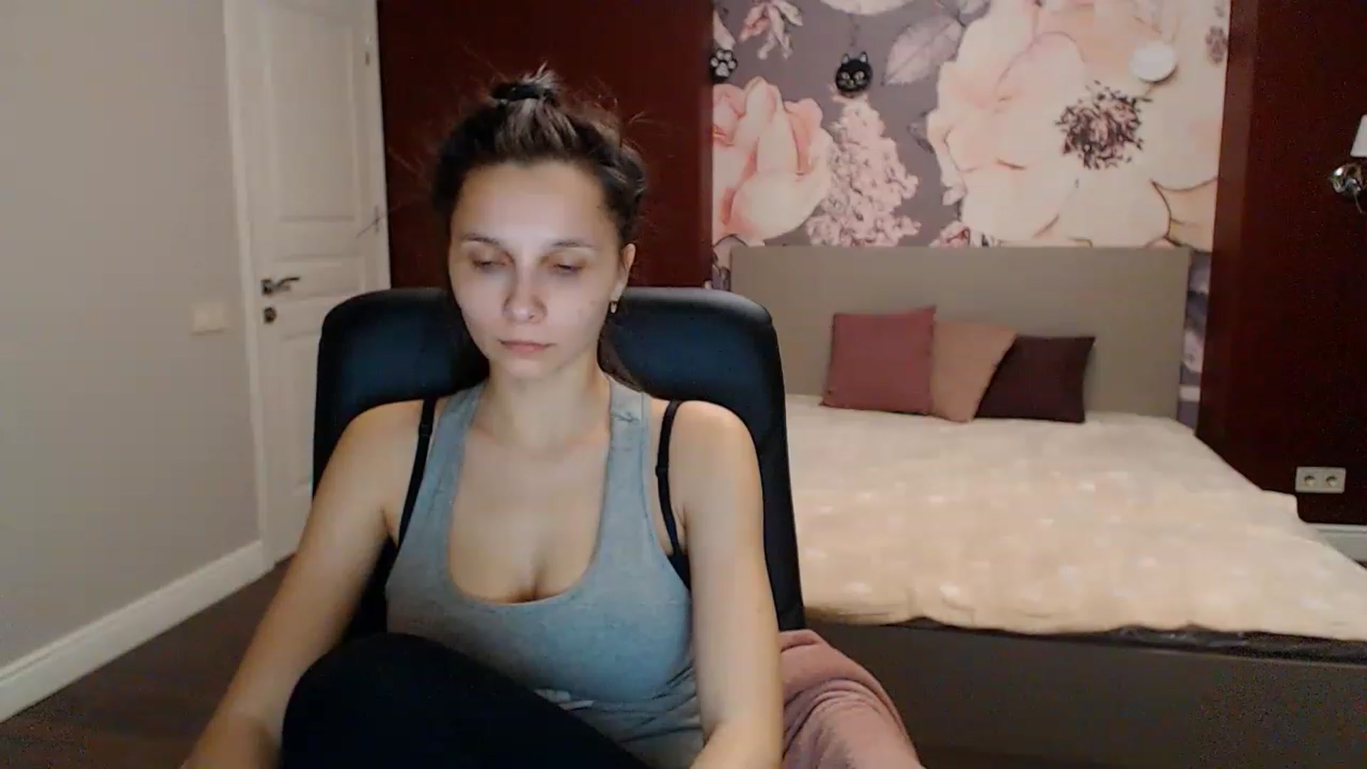 Gallery image thumbnail from Karina_Mils's myfreecams stream on, 01/13/2023, 15:22 image 4 of 20