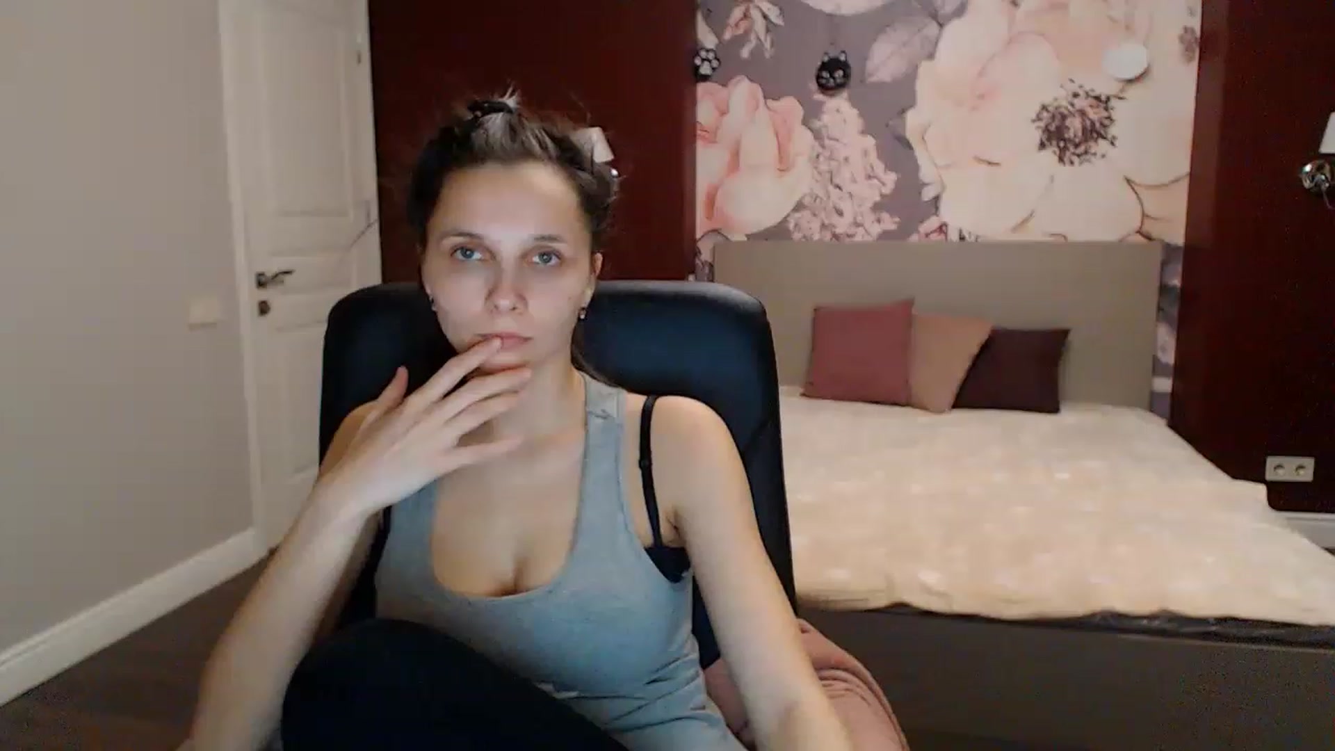 Gallery image thumbnail from Karina_Mils's myfreecams stream on, 01/13/2023, 15:22 image 8 of 20