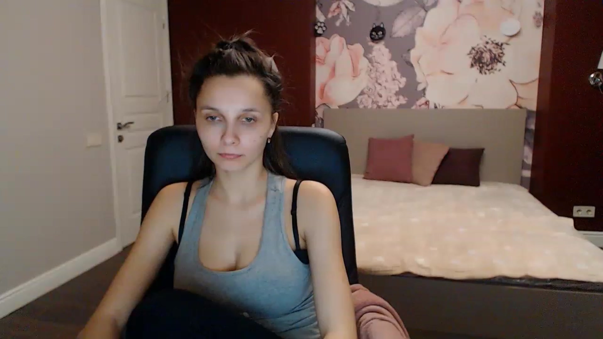 Gallery image thumbnail from Karina_Mils's myfreecams stream on, 01/13/2023, 15:22 image 18 of 20