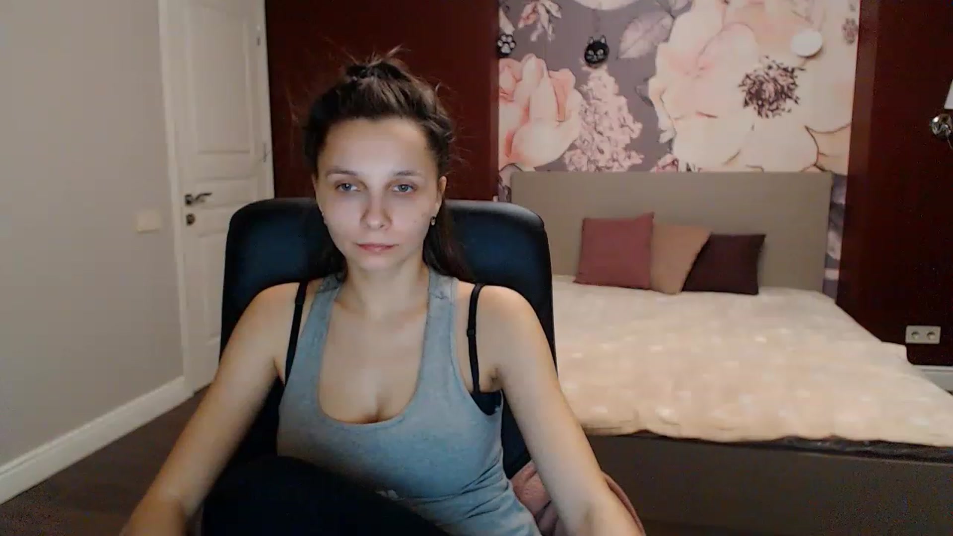 Gallery image thumbnail from Karina_Mils's myfreecams stream on, 01/13/2023, 15:22 image 17 of 20