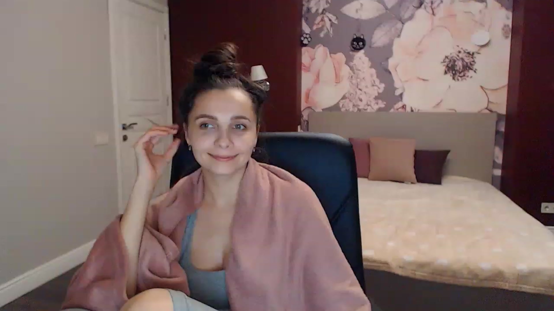 Gallery image thumbnail from Karina_Mils's myfreecams stream on, 01/15/2023, 17:47 image 7 of 20