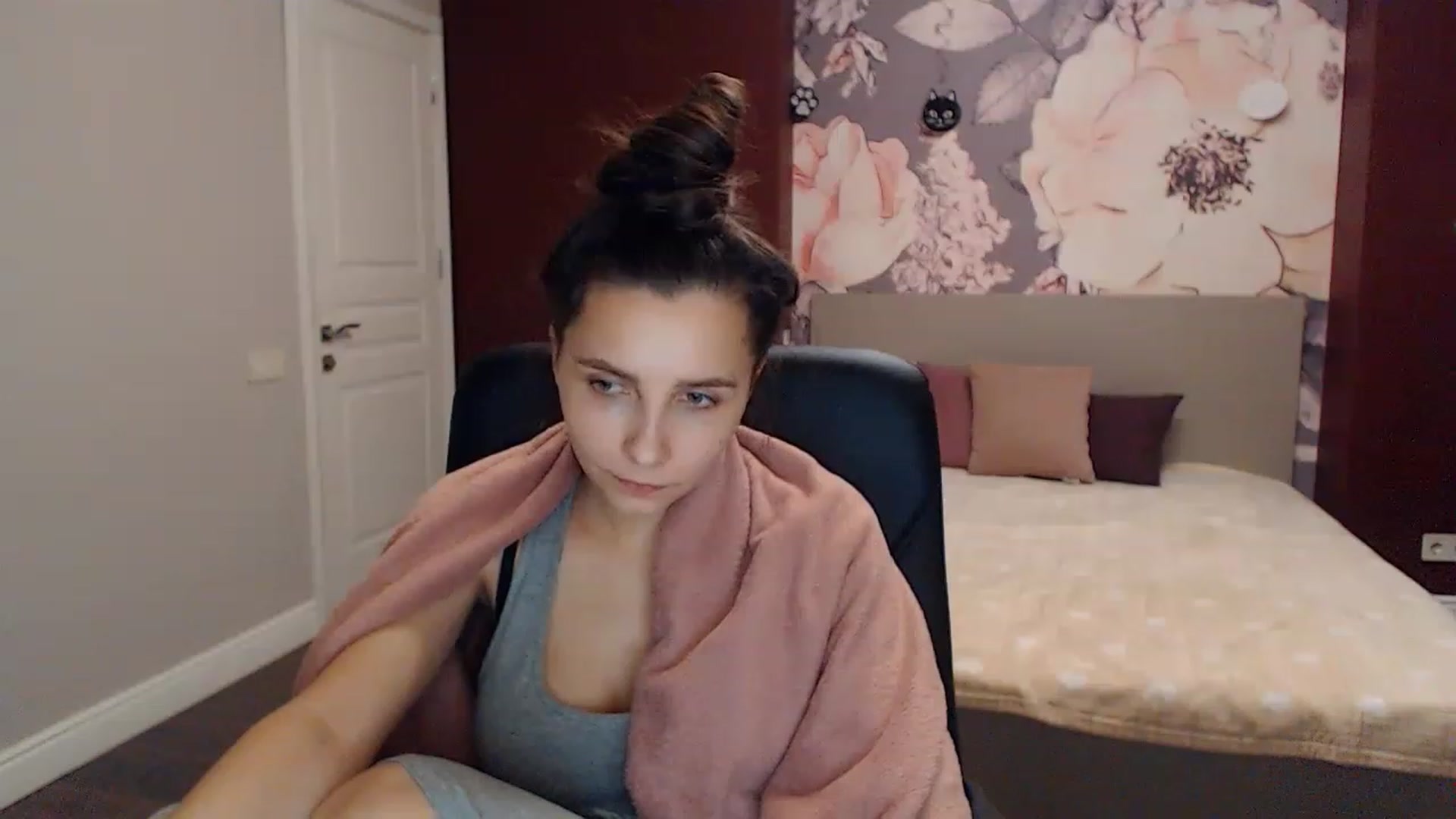 Gallery image thumbnail from Karina_Mils's myfreecams stream on, 01/15/2023, 17:47 image 2 of 20