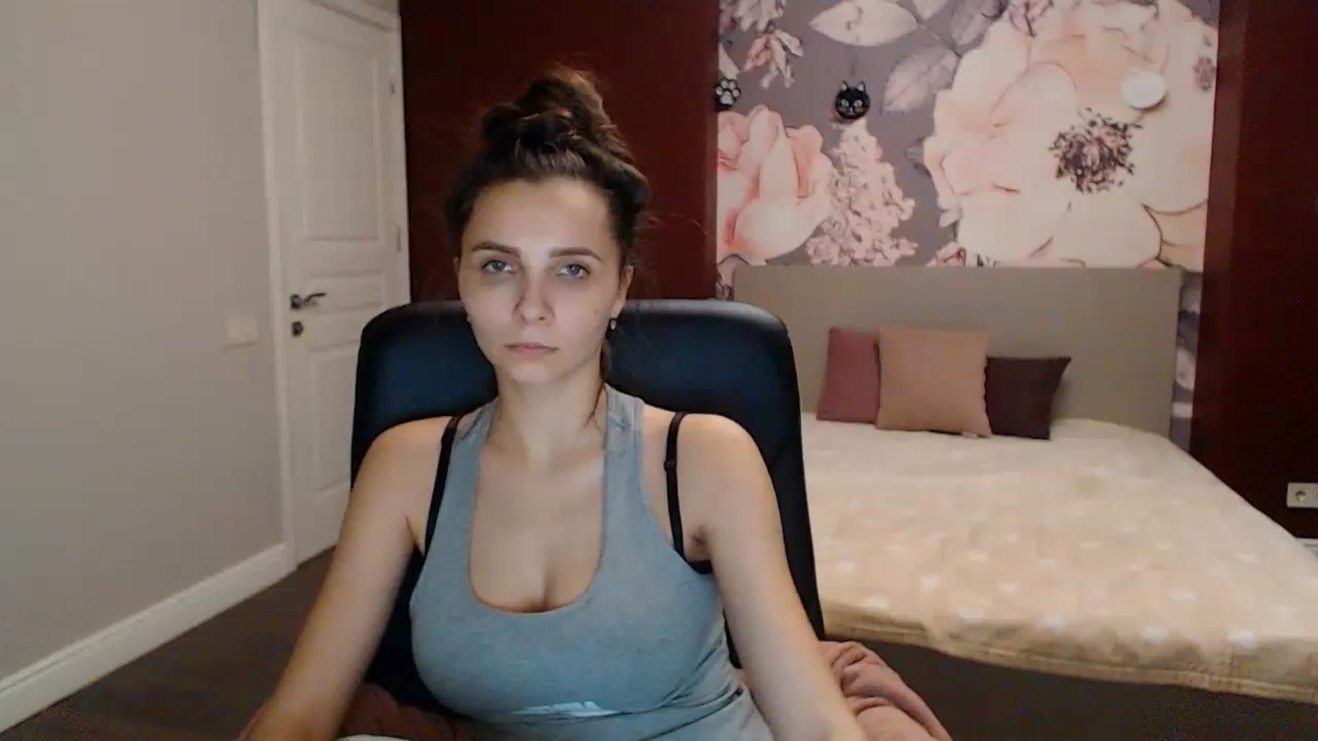 Gallery image thumbnail from Karina_Mils's myfreecams stream on, 01/15/2023, 17:47 image 20 of 20