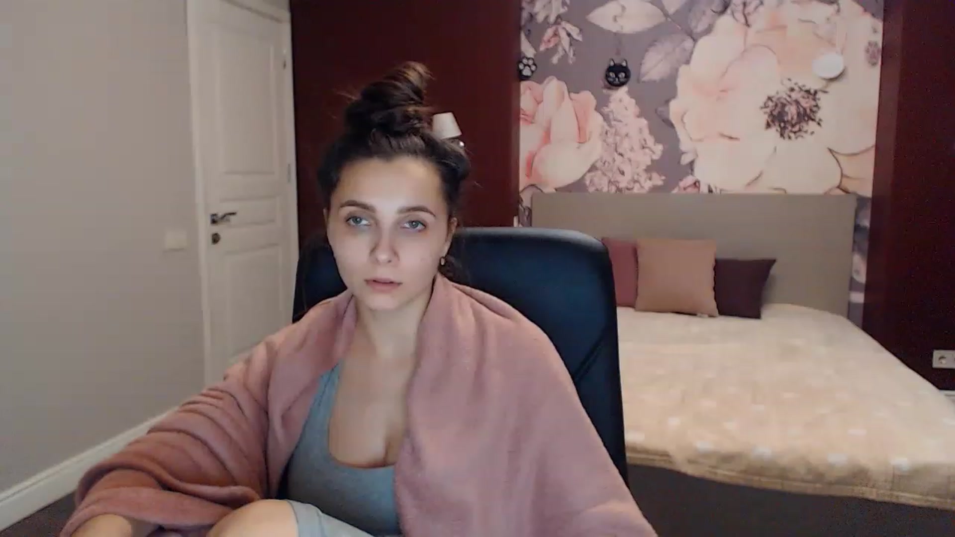 Gallery image thumbnail from Karina_Mils's myfreecams stream on, 01/15/2023, 17:47 image 8 of 20
