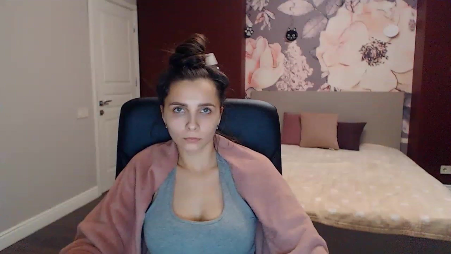 Gallery image thumbnail from Karina_Mils's myfreecams stream on, 01/15/2023, 17:47 image 15 of 20
