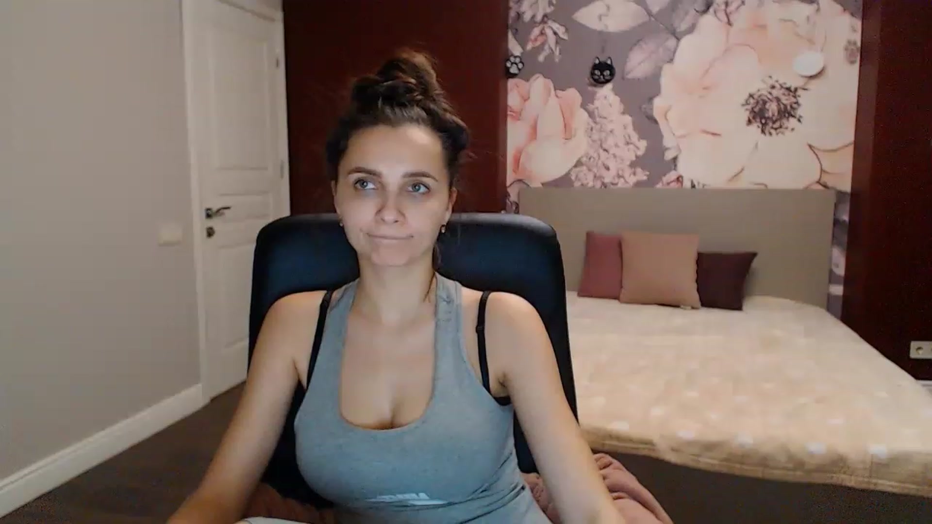 Gallery image thumbnail from Karina_Mils's myfreecams stream on, 01/15/2023, 17:47 image 19 of 20