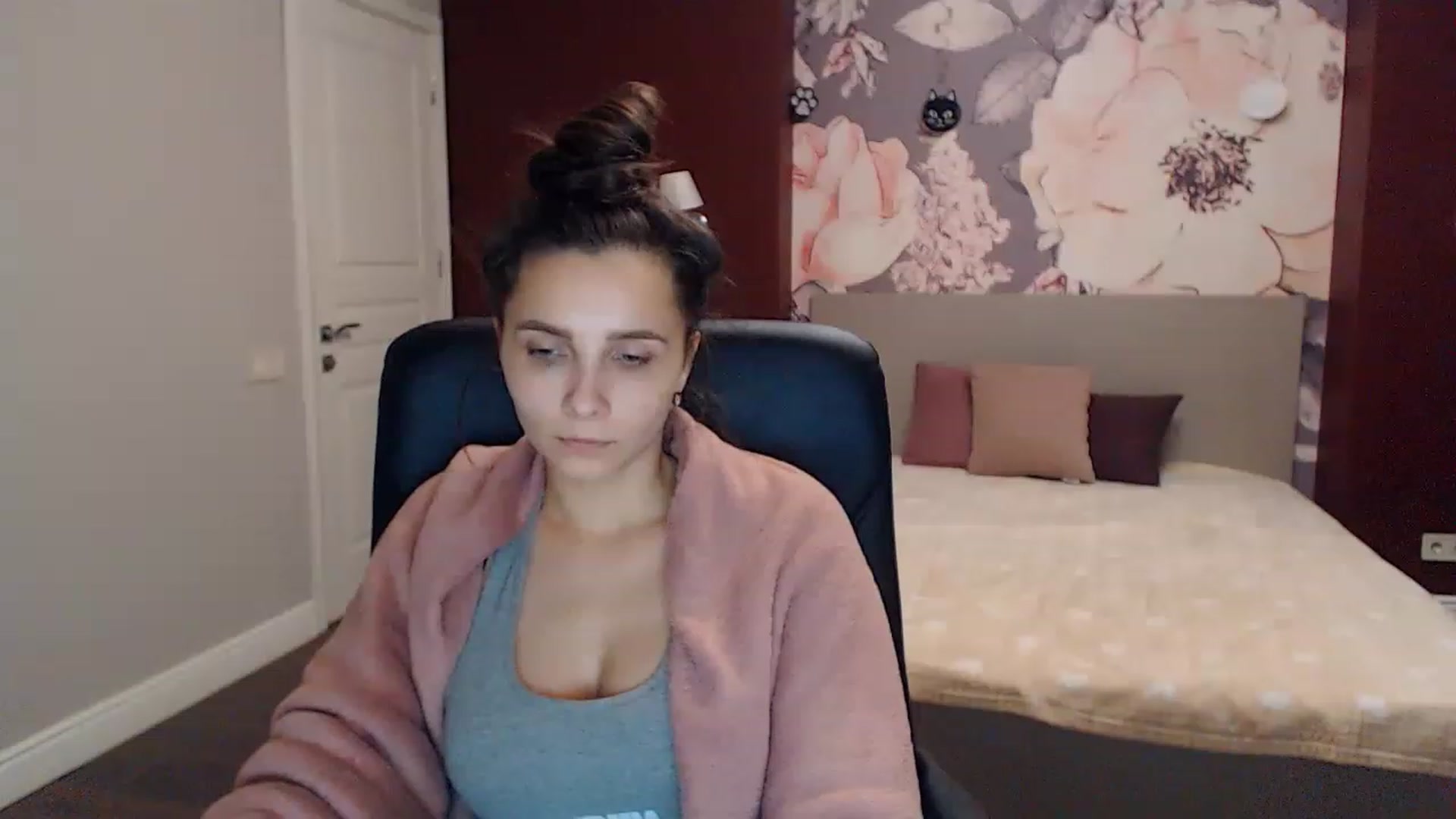 Gallery image thumbnail from Karina_Mils's myfreecams stream on, 01/15/2023, 17:47 image 10 of 20