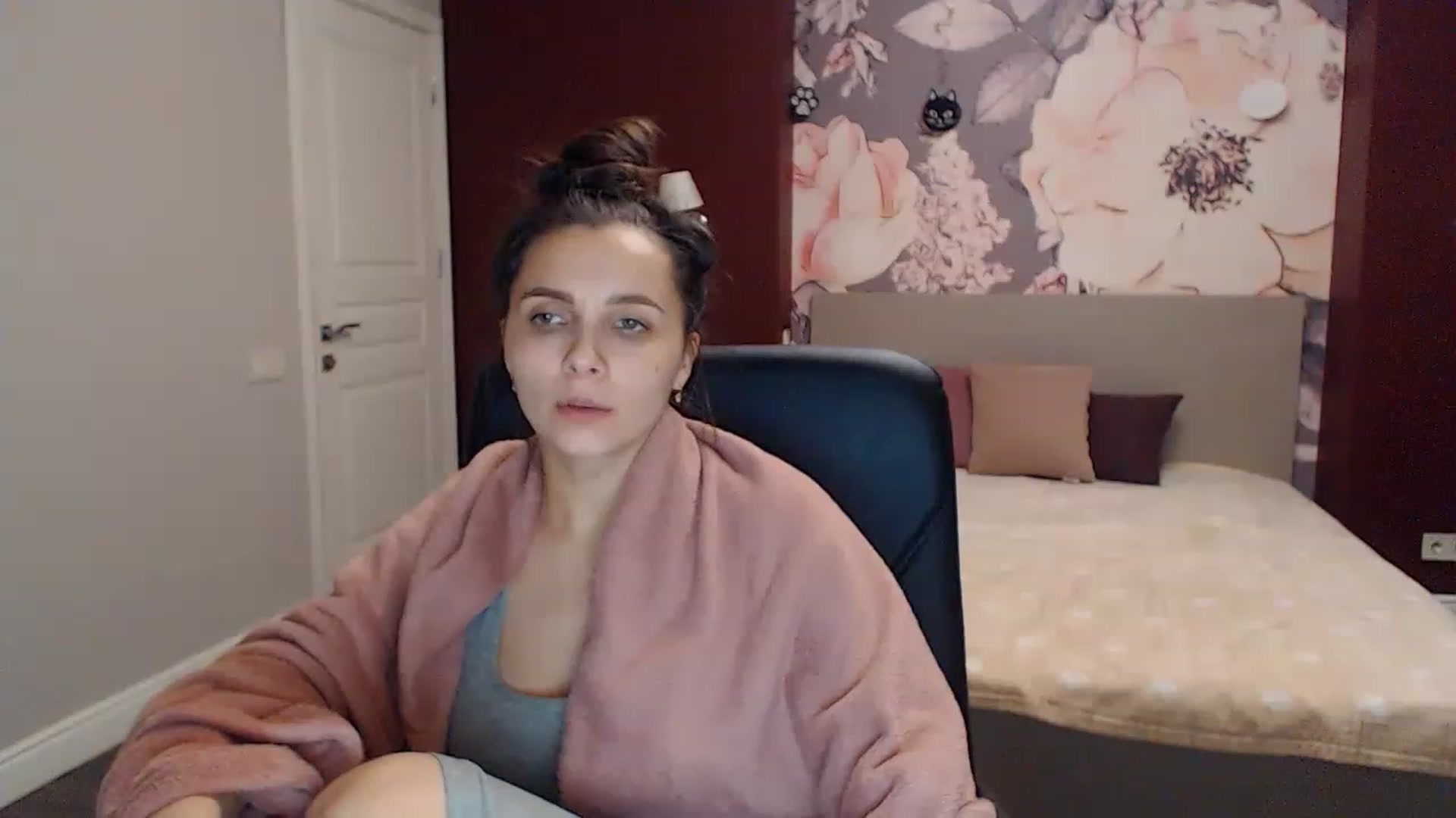 Gallery image thumbnail from Karina_Mils's myfreecams stream on, 01/15/2023, 17:47 image 3 of 20