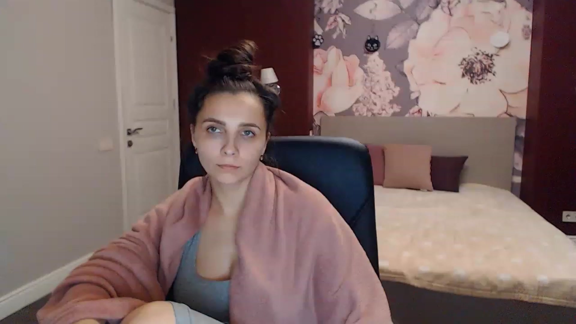 Gallery image thumbnail from Karina_Mils's myfreecams stream on, 01/15/2023, 17:47 image 5 of 20
