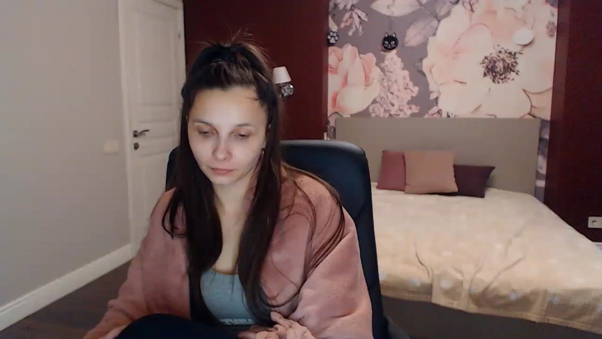 Gallery image thumbnail from Karina_Mils's myfreecams stream on, 01/16/2023, 07:48 image 18 of 20