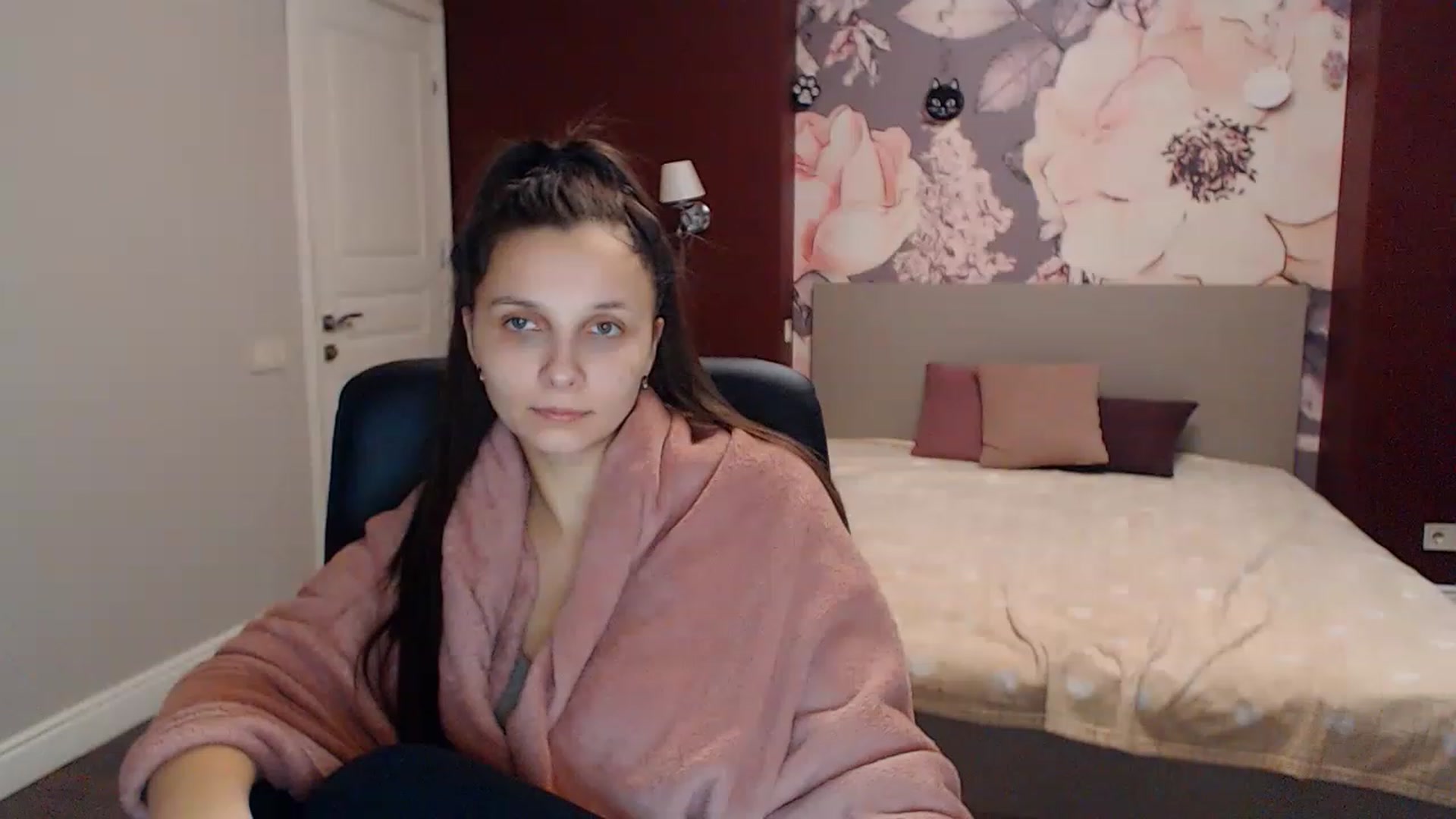 Gallery image thumbnail from Karina_Mils's myfreecams stream on, 01/16/2023, 07:48 image 12 of 20