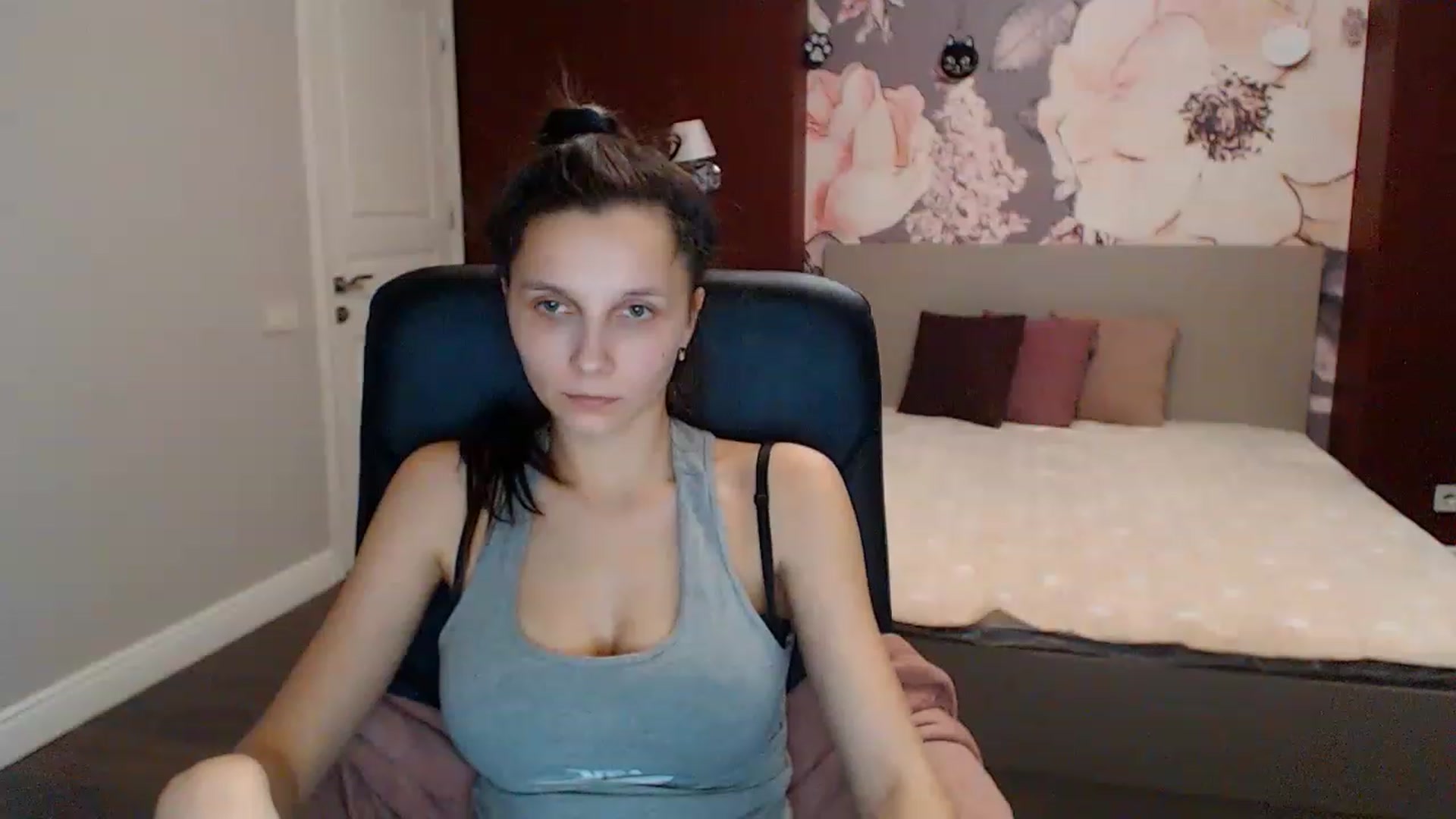 Gallery image thumbnail from Karina_Mils's myfreecams stream on, 01/16/2023, 12:04 image 16 of 20
