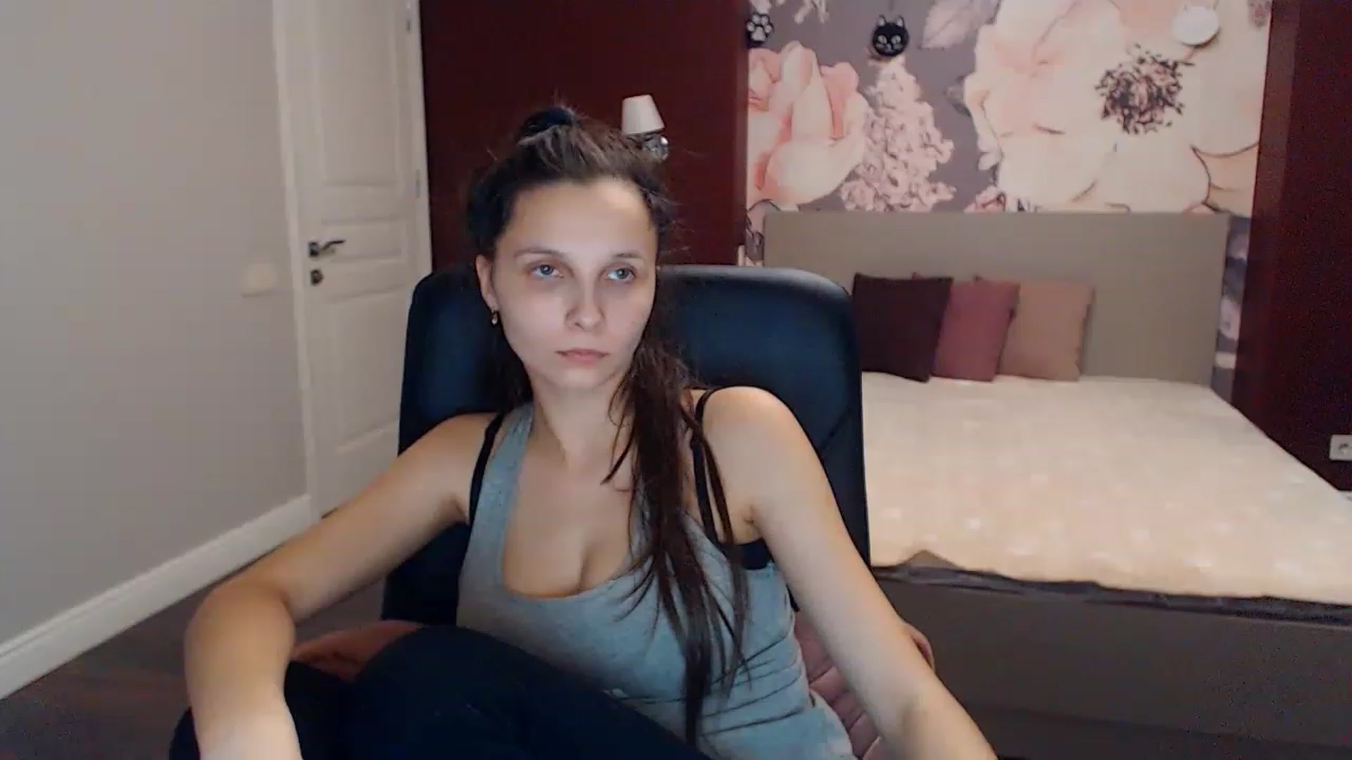 Gallery image thumbnail from Karina_Mils's myfreecams stream on, 01/16/2023, 12:04 image 3 of 20