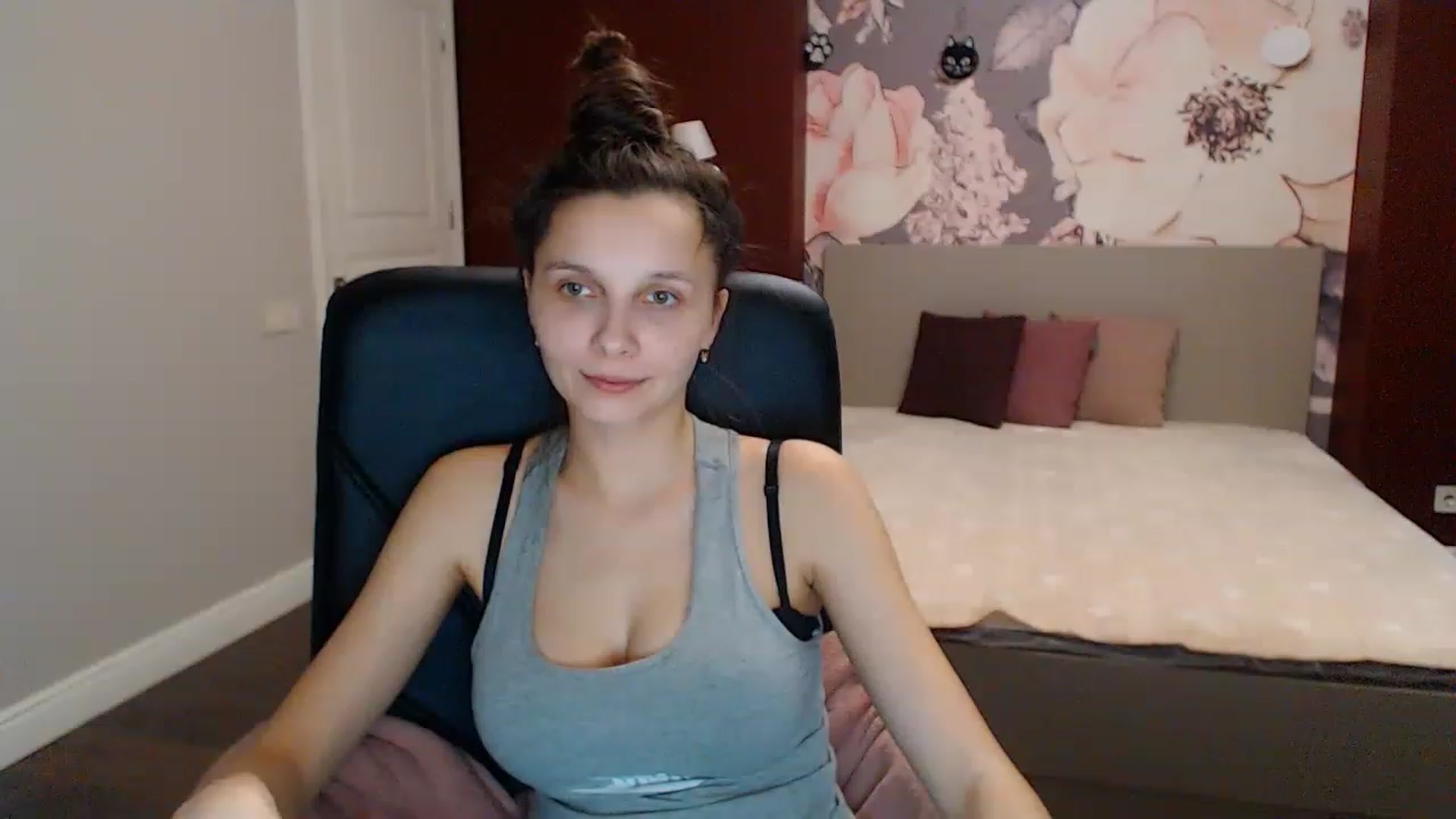 Gallery image thumbnail from Karina_Mils's myfreecams stream on, 01/16/2023, 12:04 image 9 of 20