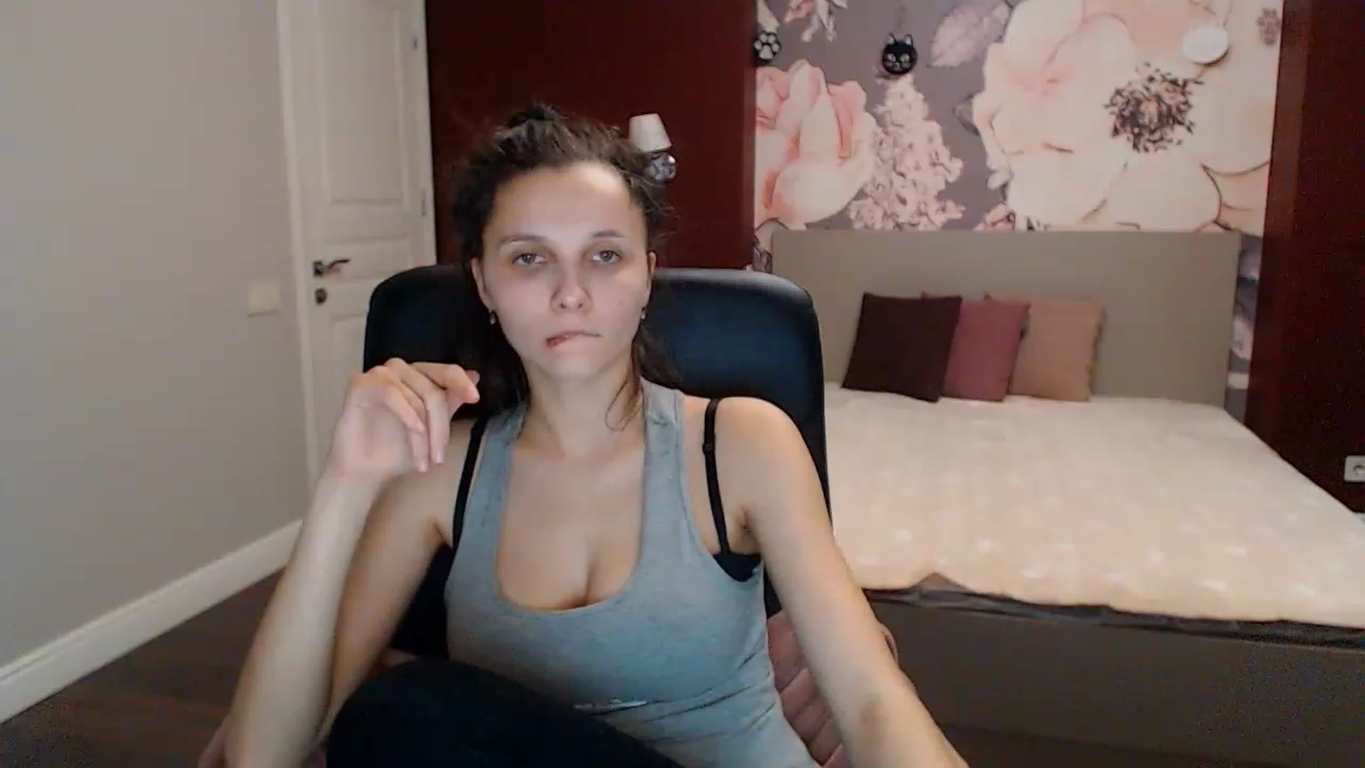 Gallery image thumbnail from Karina_Mils's myfreecams stream on, 01/16/2023, 12:04 image 6 of 20