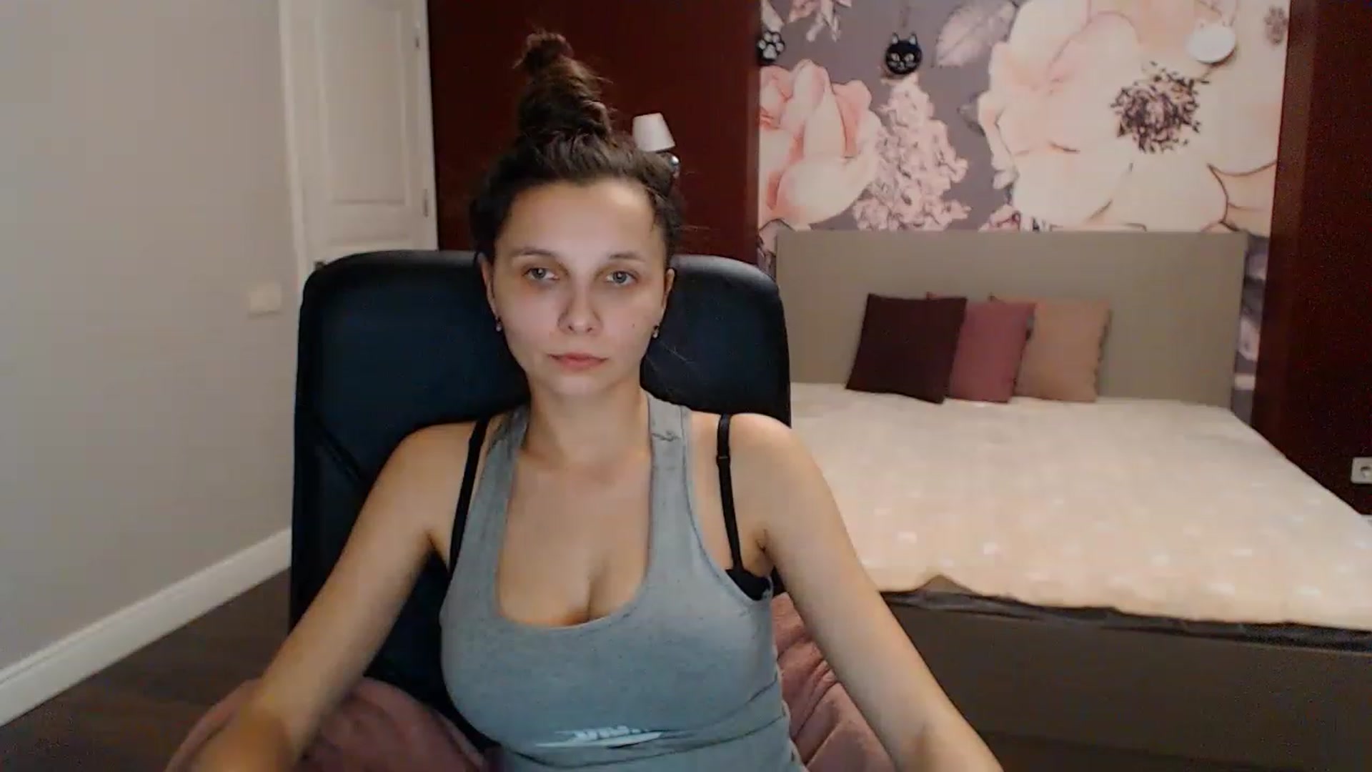 Gallery image thumbnail from Karina_Mils's myfreecams stream on, 01/16/2023, 12:04 image 10 of 20