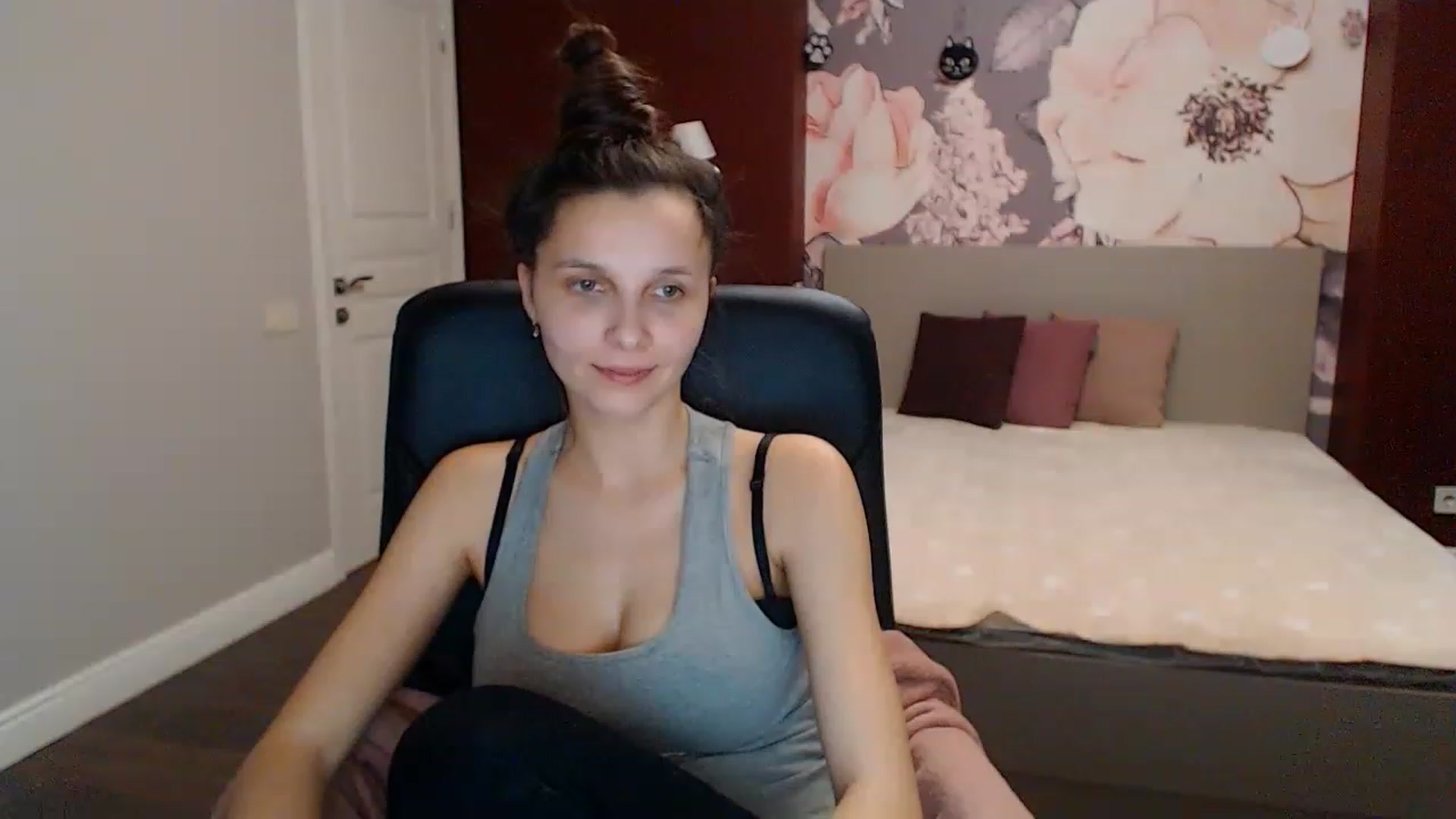 Gallery image thumbnail from Karina_Mils's myfreecams stream on, 01/16/2023, 12:04 image 7 of 20