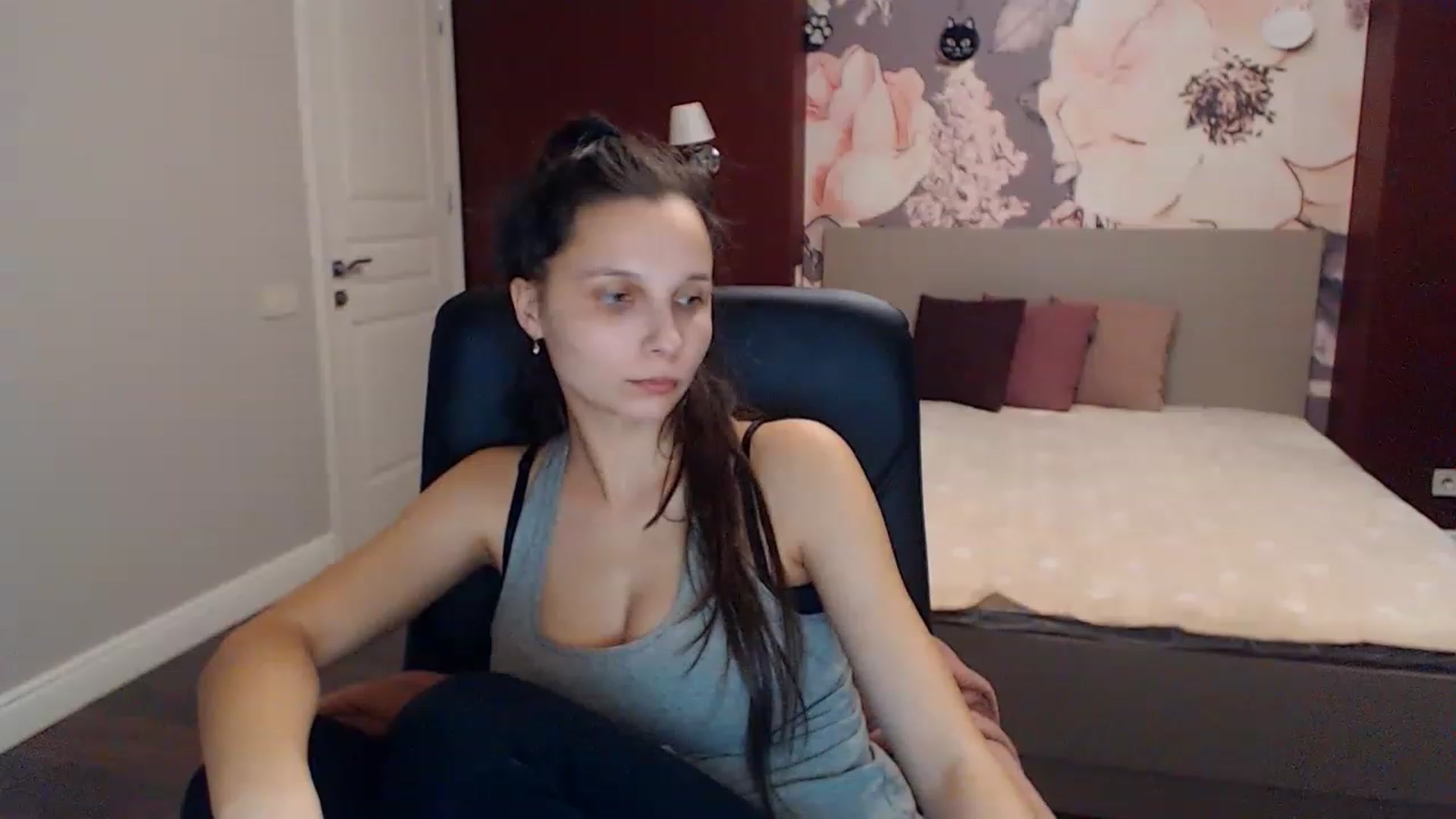 Gallery image thumbnail from Karina_Mils's myfreecams stream on, 01/16/2023, 12:04 image 1 of 20