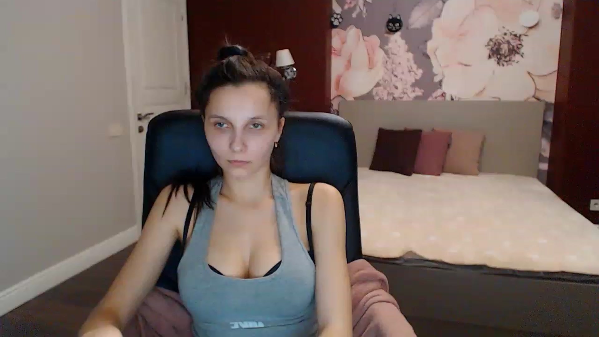 Gallery image thumbnail from Karina_Mils's myfreecams stream on, 01/16/2023, 12:04 image 17 of 20