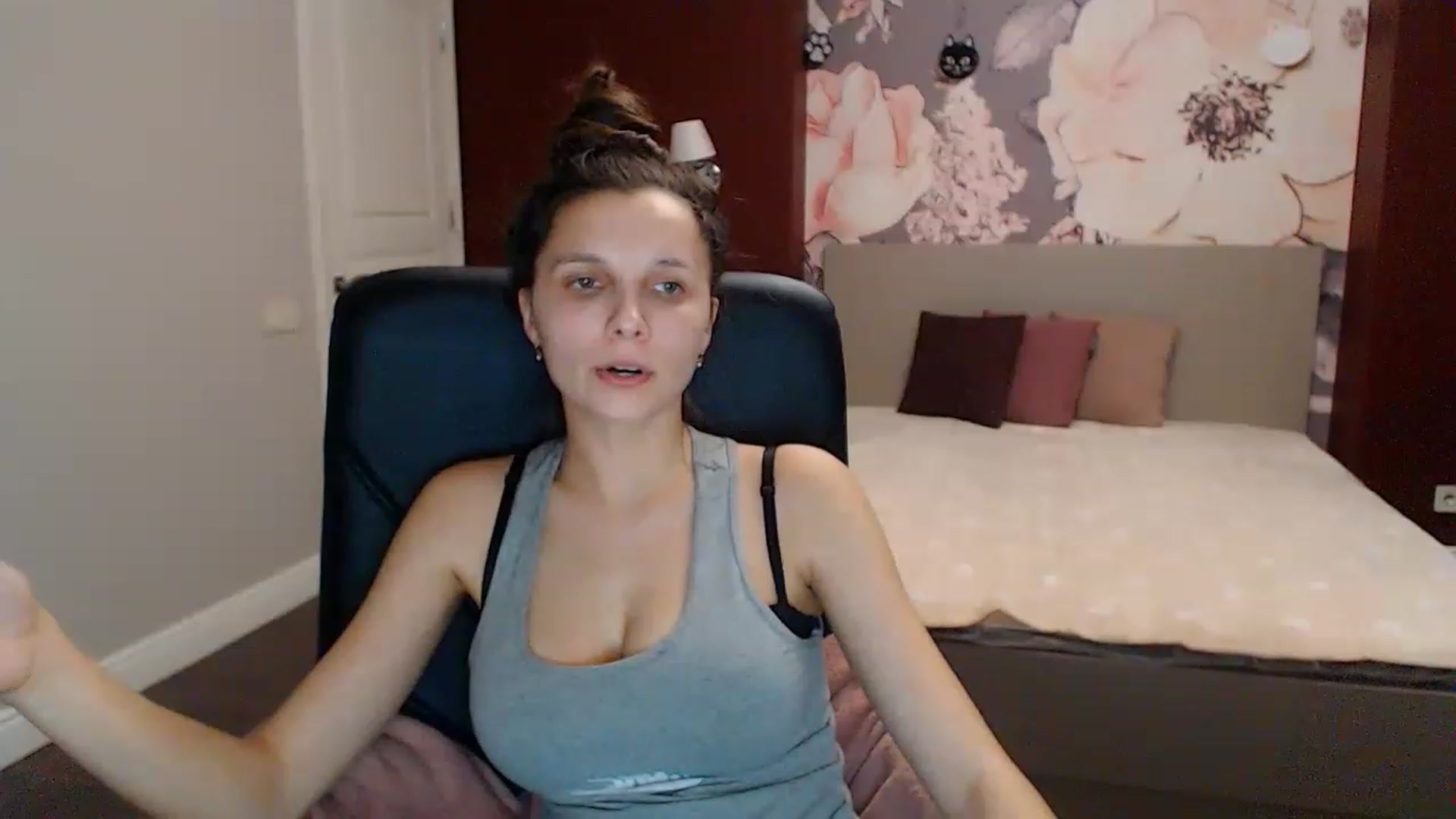 Gallery image thumbnail from Karina_Mils's myfreecams stream on, 01/16/2023, 12:04 image 14 of 20