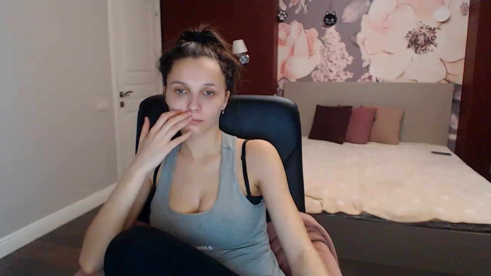 Gallery image thumbnail from Karina_Mils's myfreecams stream on, 01/17/2023, 08:00 image 4 of 20