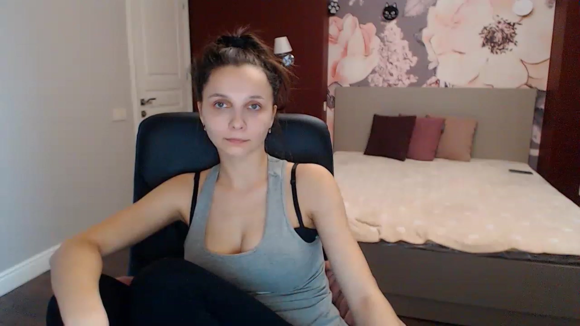 Gallery image thumbnail from Karina_Mils's myfreecams stream on, 01/17/2023, 08:00 image 12 of 20
