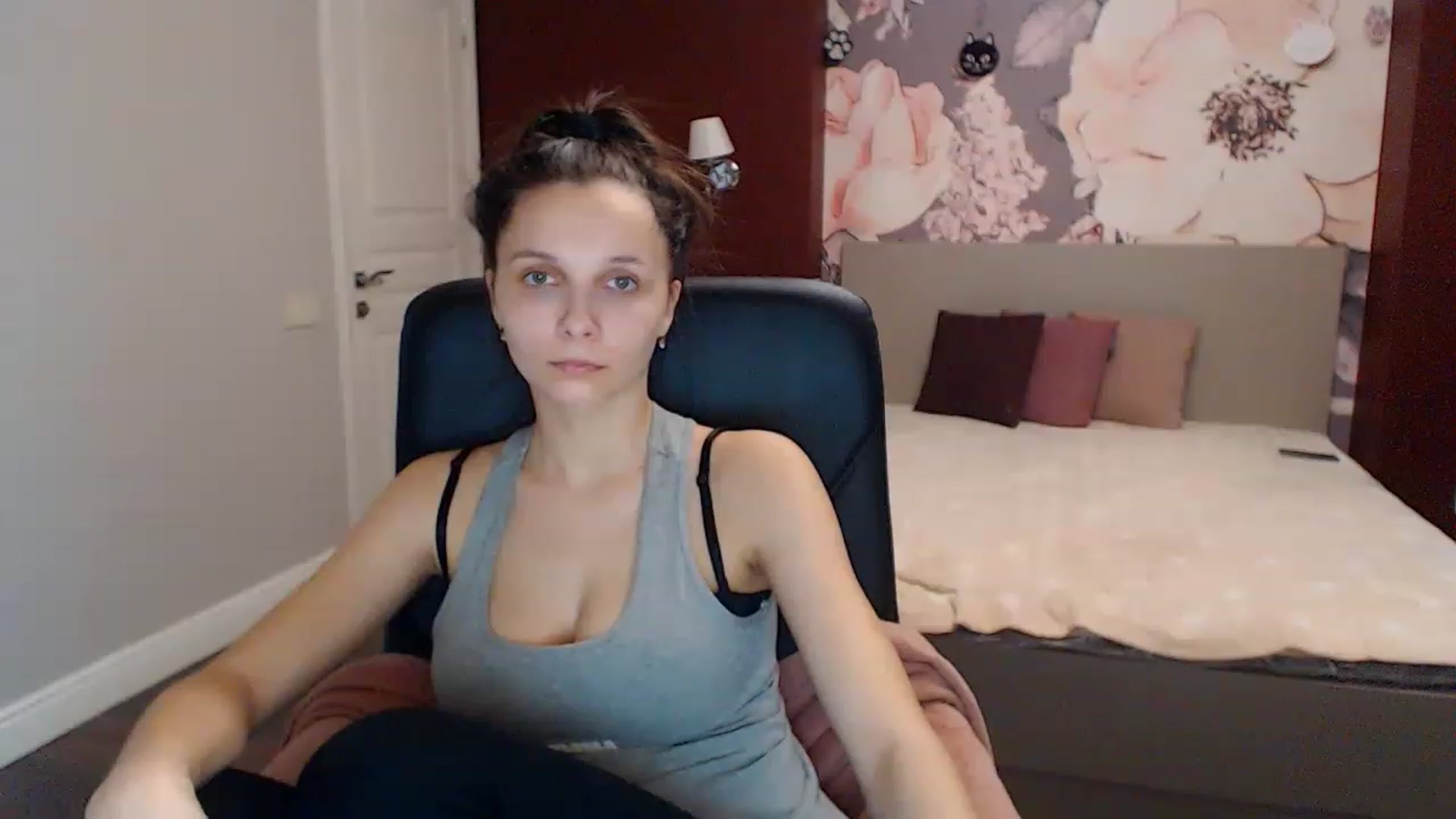 Gallery image thumbnail from Karina_Mils's myfreecams stream on, 01/17/2023, 08:00 image 6 of 20