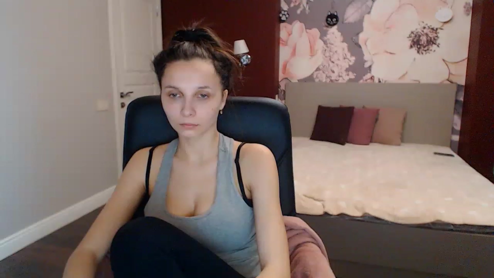 Gallery image thumbnail from Karina_Mils's myfreecams stream on, 01/17/2023, 08:00 image 8 of 20