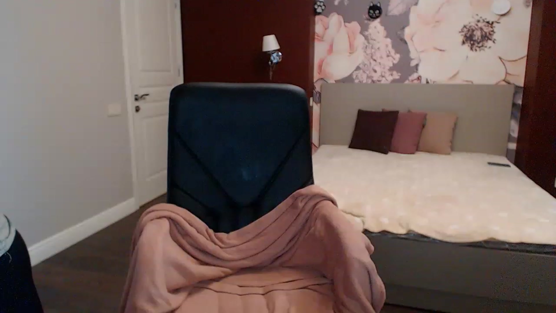 Gallery image thumbnail from Karina_Mils's myfreecams stream on, 01/17/2023, 08:00 image 20 of 20
