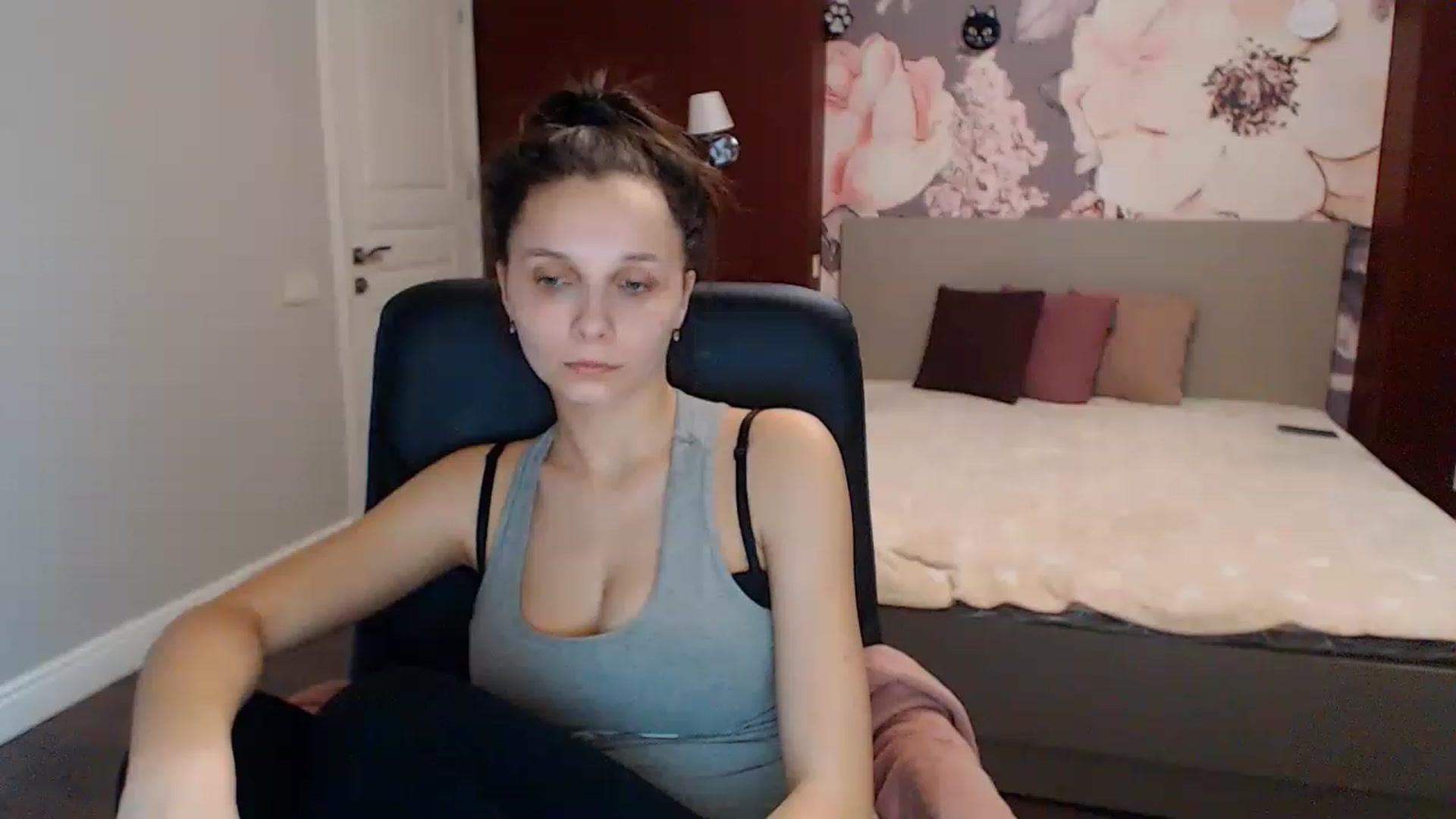 Gallery image thumbnail from Karina_Mils's myfreecams stream on, 01/17/2023, 08:00 image 17 of 20