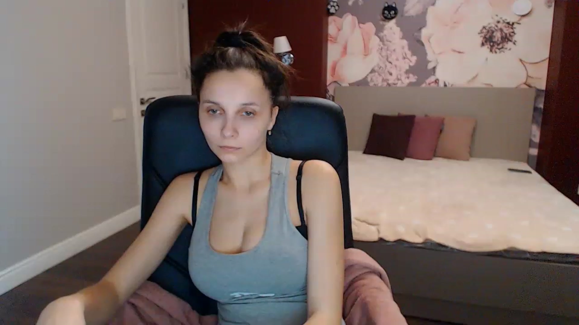Gallery image thumbnail from Karina_Mils's myfreecams stream on, 01/17/2023, 08:00 image 18 of 20