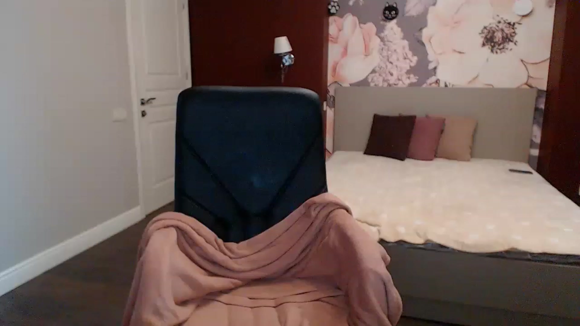 Gallery image thumbnail from Karina_Mils's myfreecams stream on, 01/17/2023, 08:00 image 19 of 20