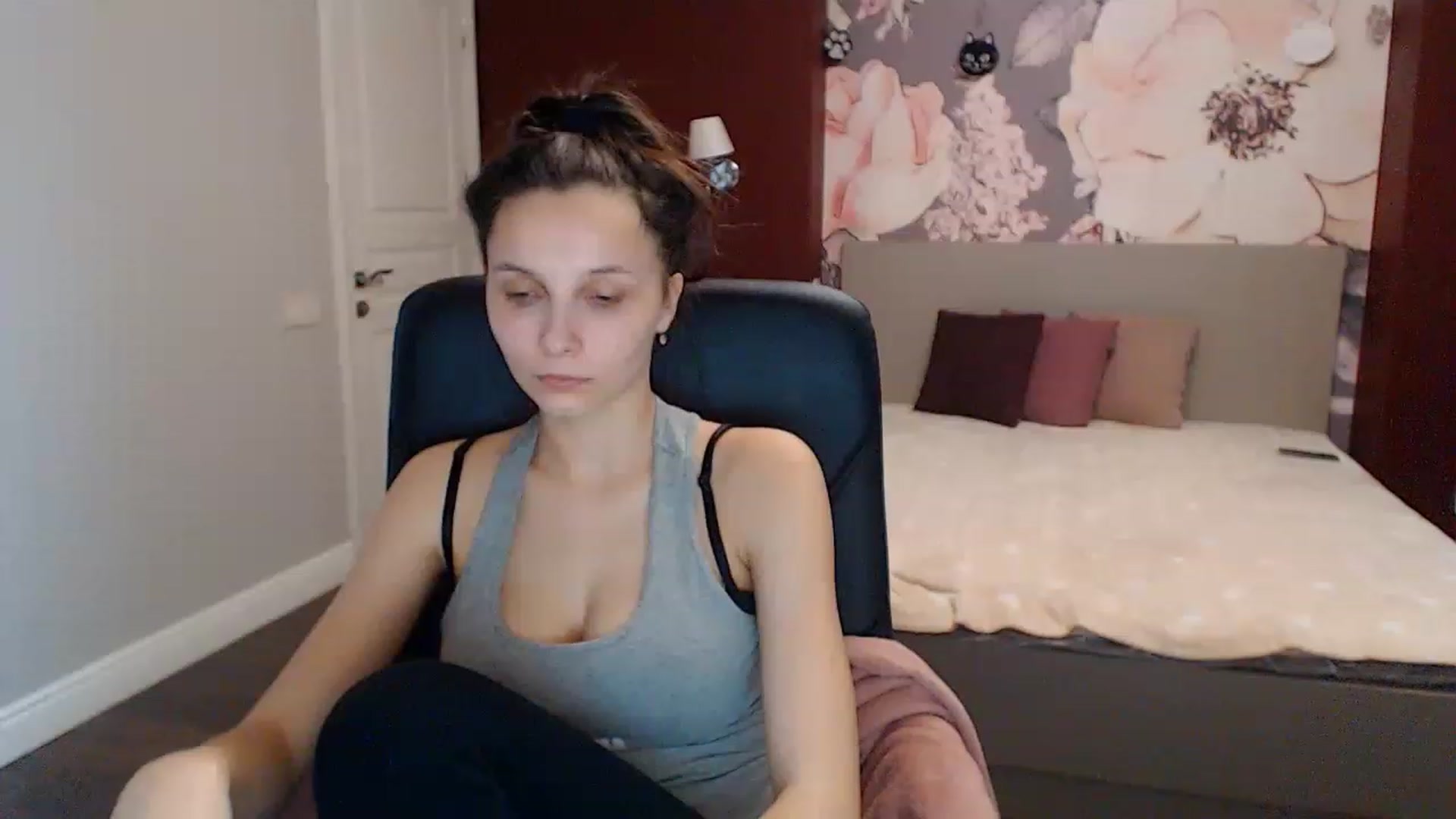 Gallery image thumbnail from Karina_Mils's myfreecams stream on, 01/17/2023, 08:00 image 11 of 20