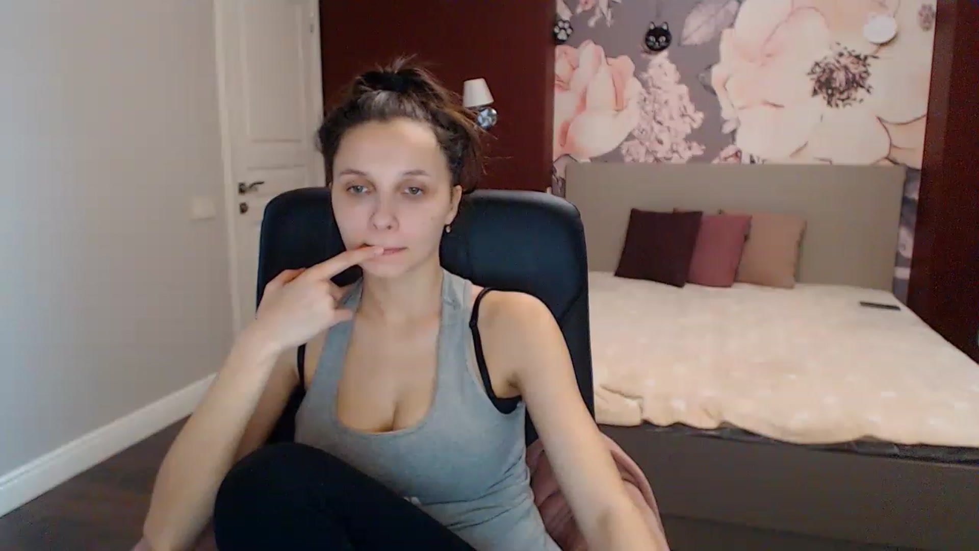 Gallery image thumbnail from Karina_Mils's myfreecams stream on, 01/17/2023, 08:00 image 10 of 20