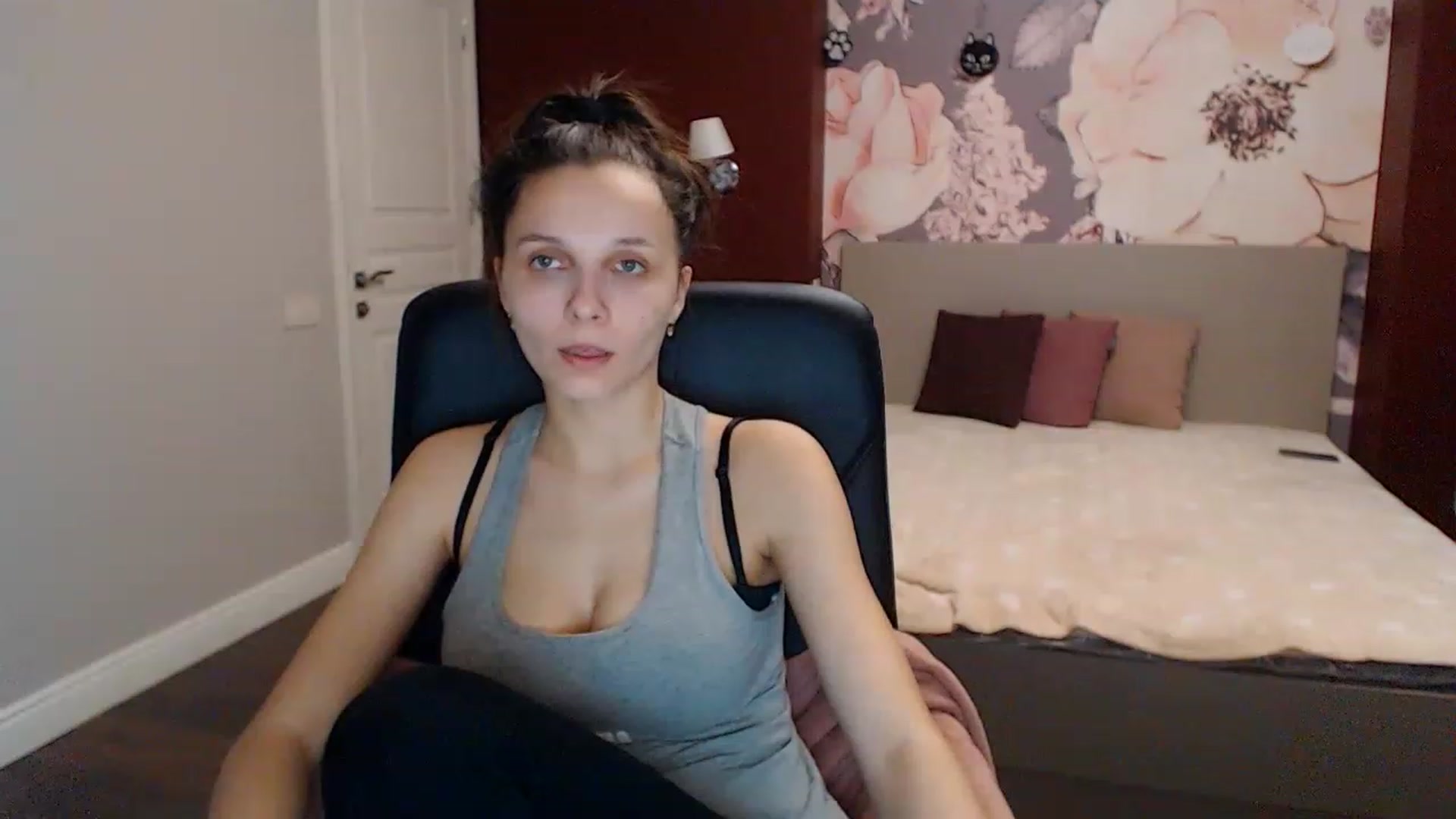 Gallery image thumbnail from Karina_Mils's myfreecams stream on, 01/17/2023, 08:00 image 3 of 20