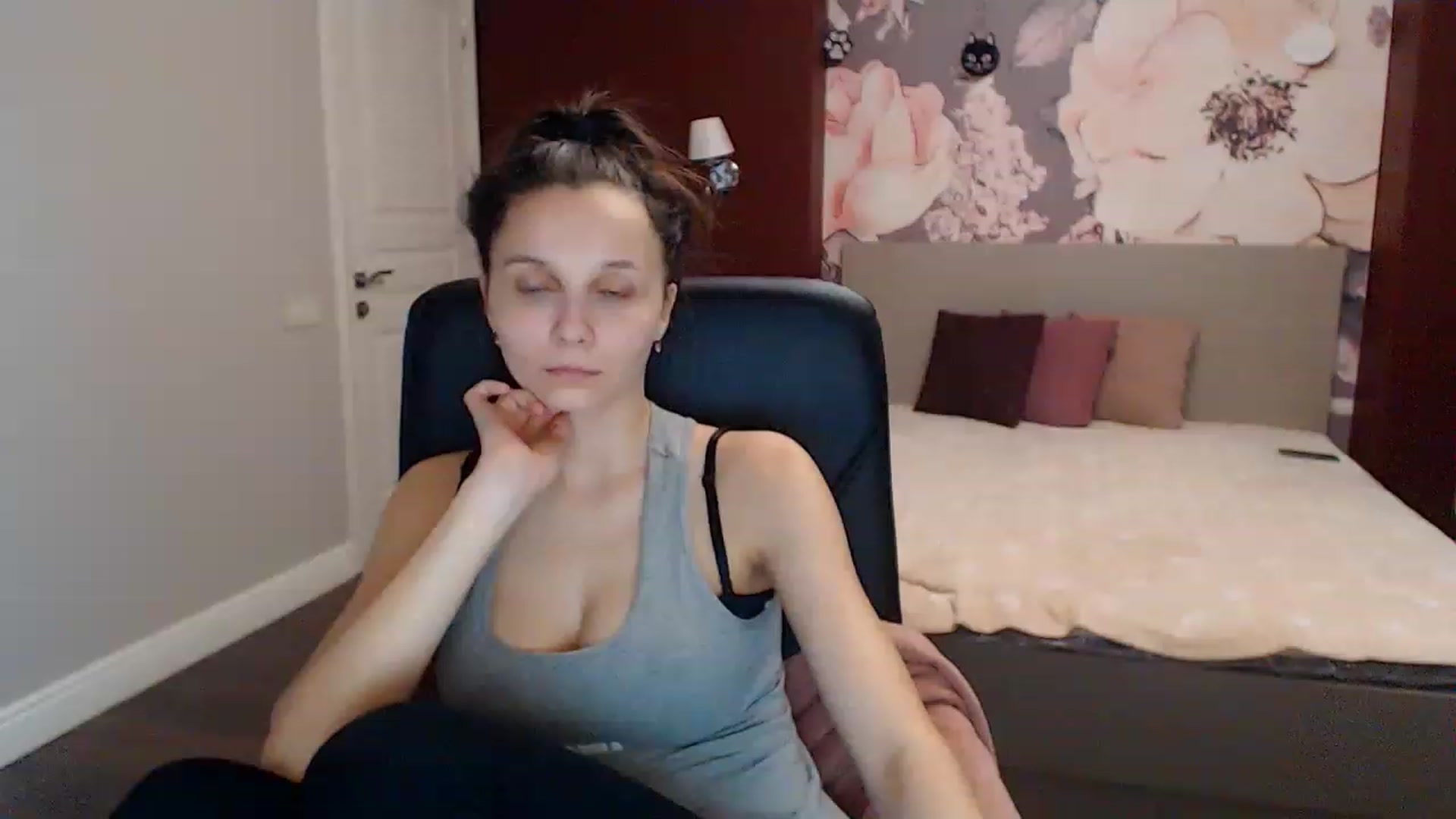 Gallery image thumbnail from Karina_Mils's myfreecams stream on, 01/17/2023, 08:00 image 5 of 20
